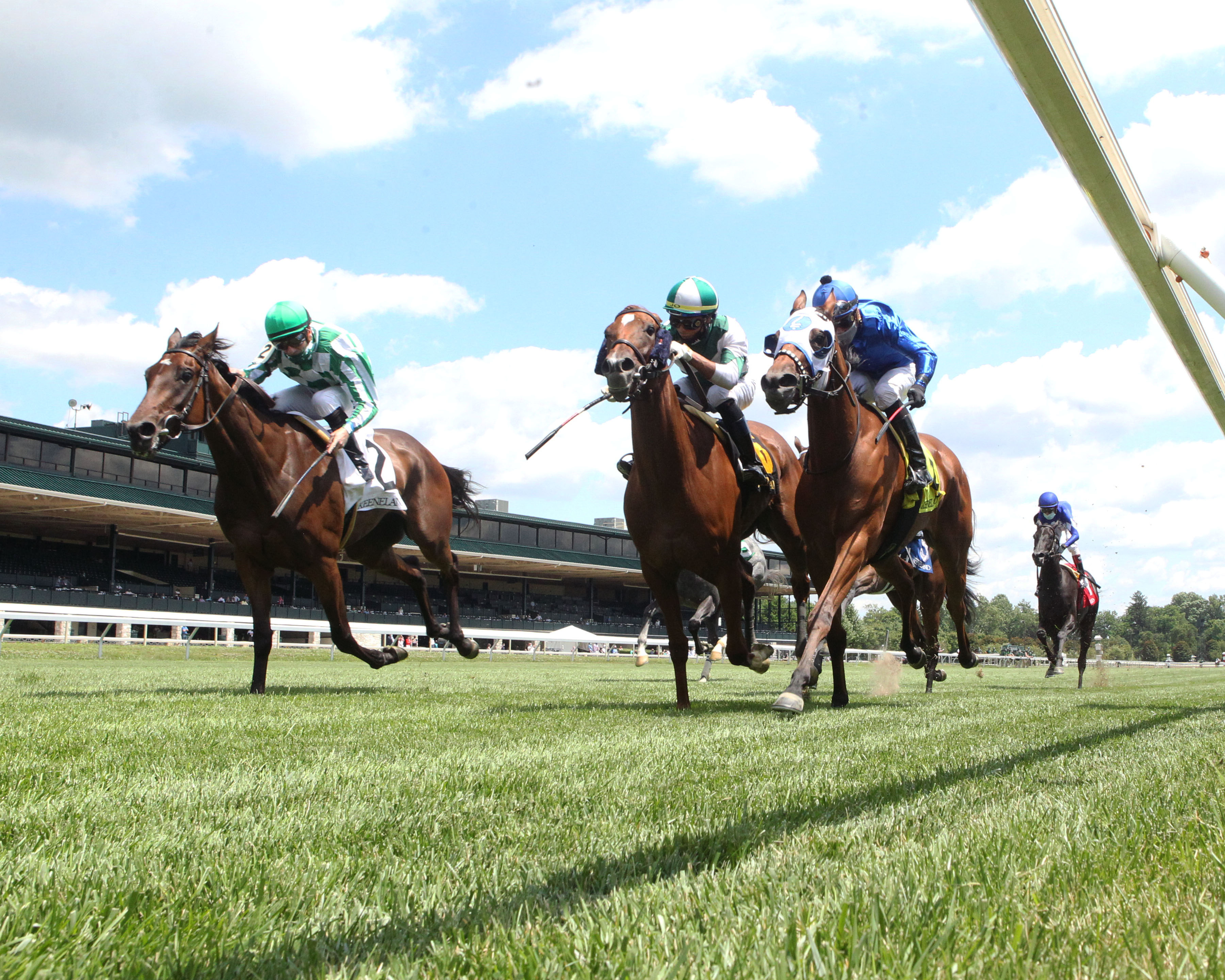 Enola Gay (left) defeats Walk In Marrakesh (center) and Alms (right) to win the Appalachian 7-11-2020