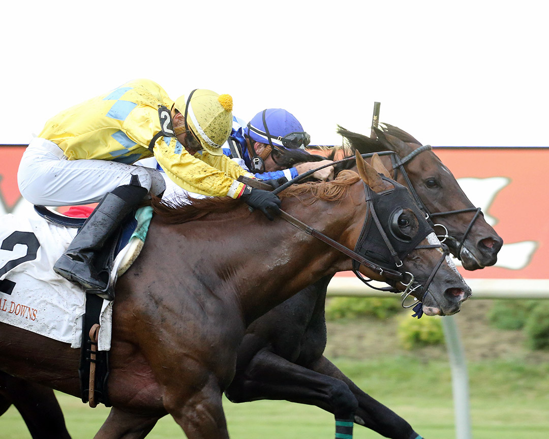 Eons (outside) wins the 2021 Buckland Stakes at Colonial Downs