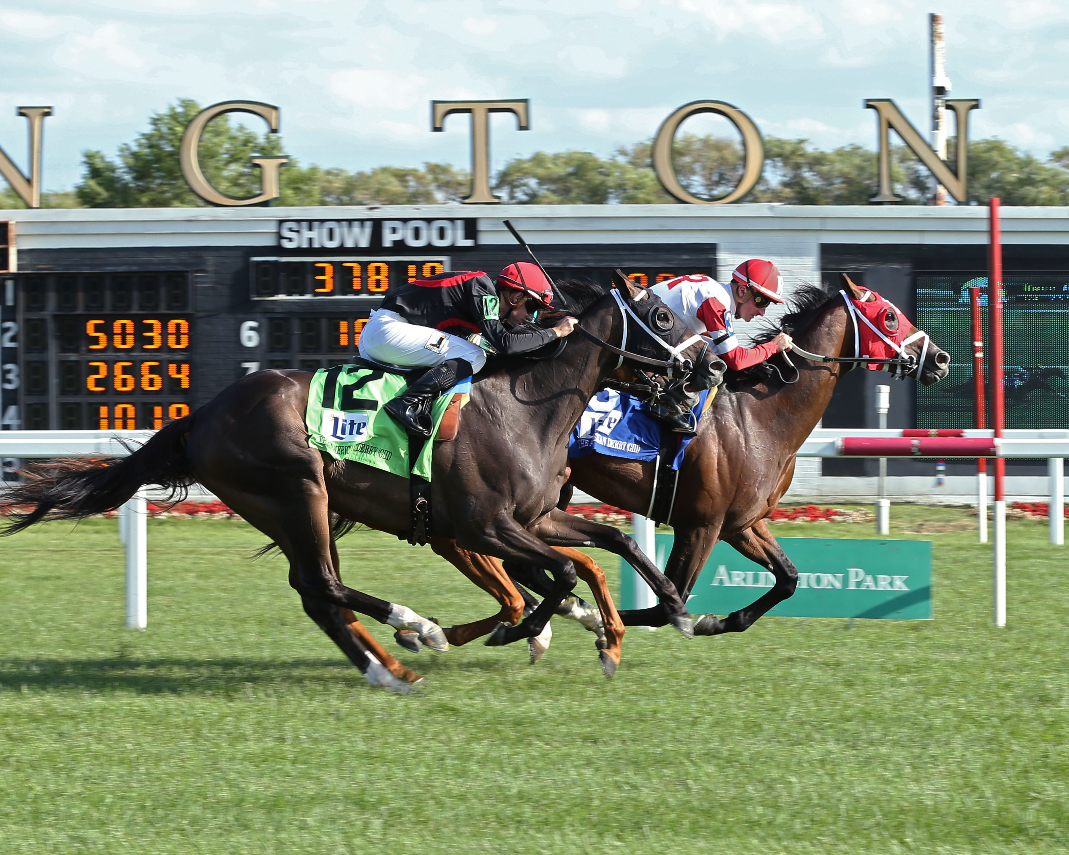 Faraway Kitten (right) wins the 2019 American Derby