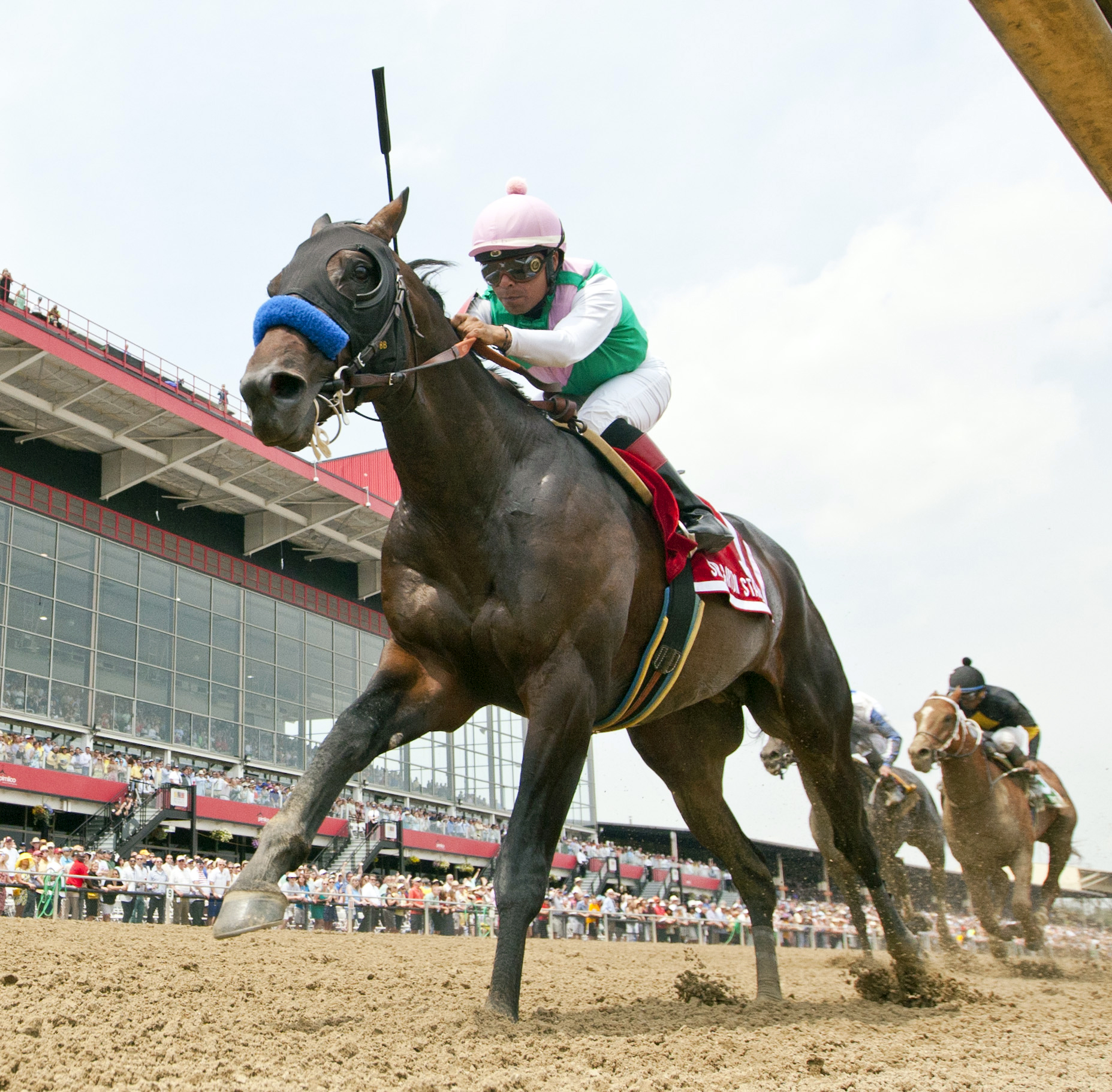 Fame and Power wins the Sir Barton