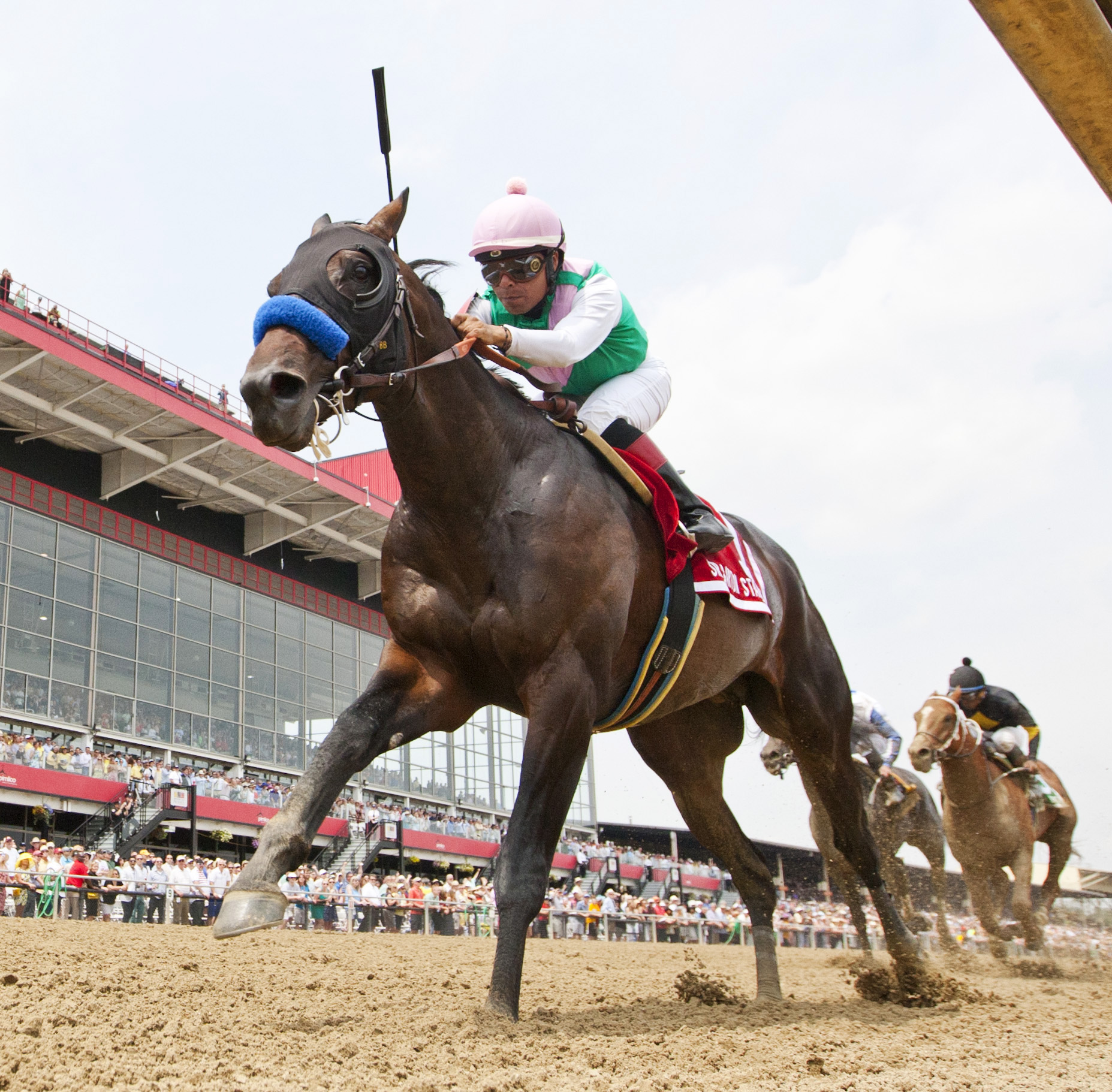 Fame and Power wins the Sir Barton