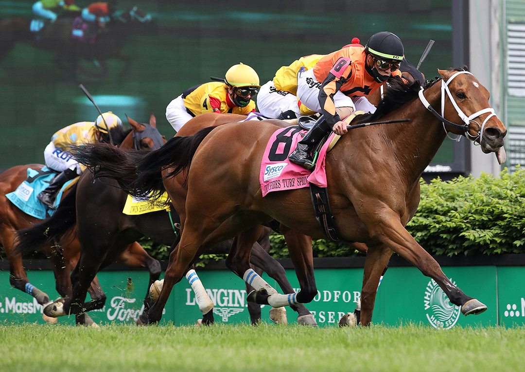 Fast Boat wins the 2021 Twin Spires Turf Sprint at Churchill Downs