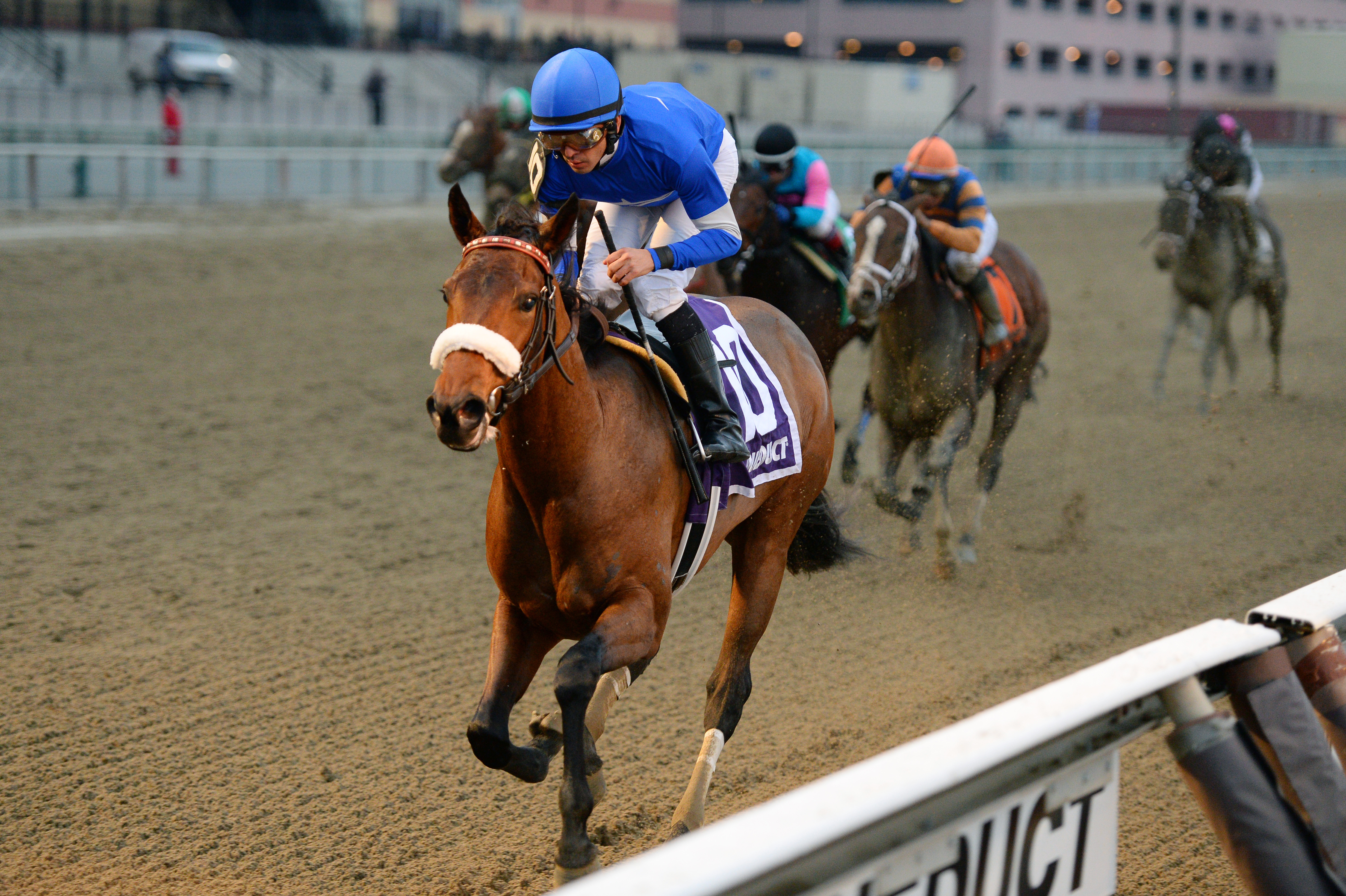 Filibustin wins the Key Cents Stakes