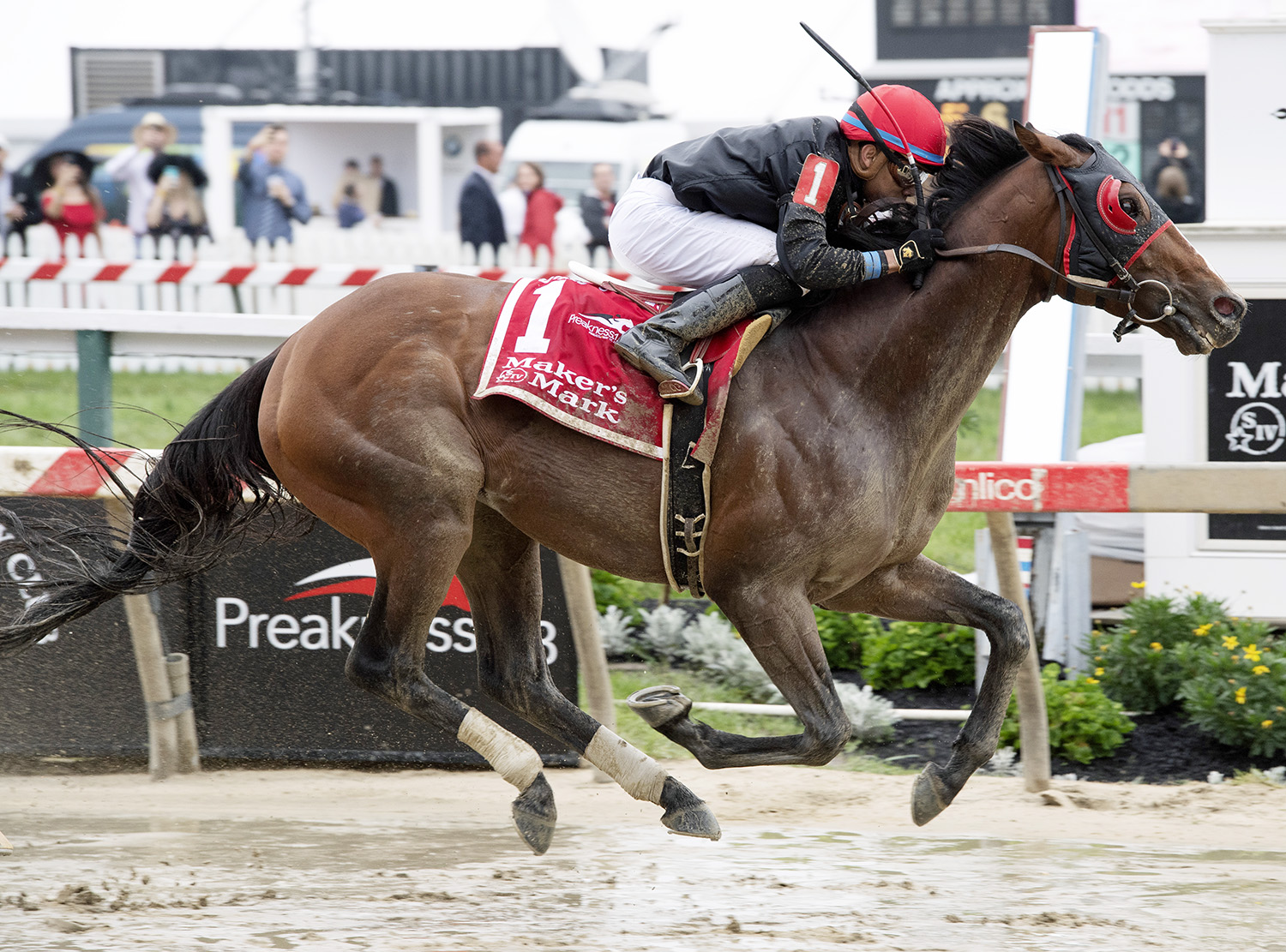 Fire Away wins the 2018 Dixie Stakes