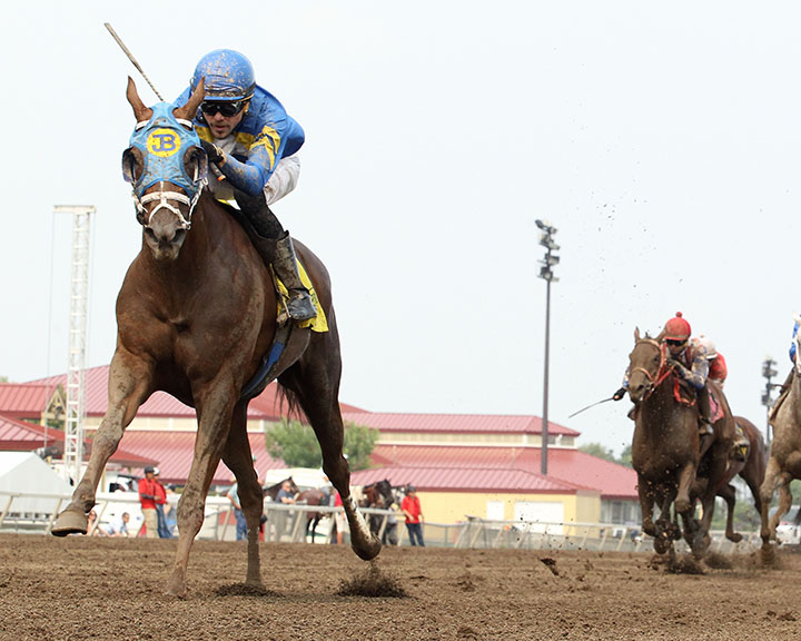Firstmate wins the 2018 Minnesota Oaks