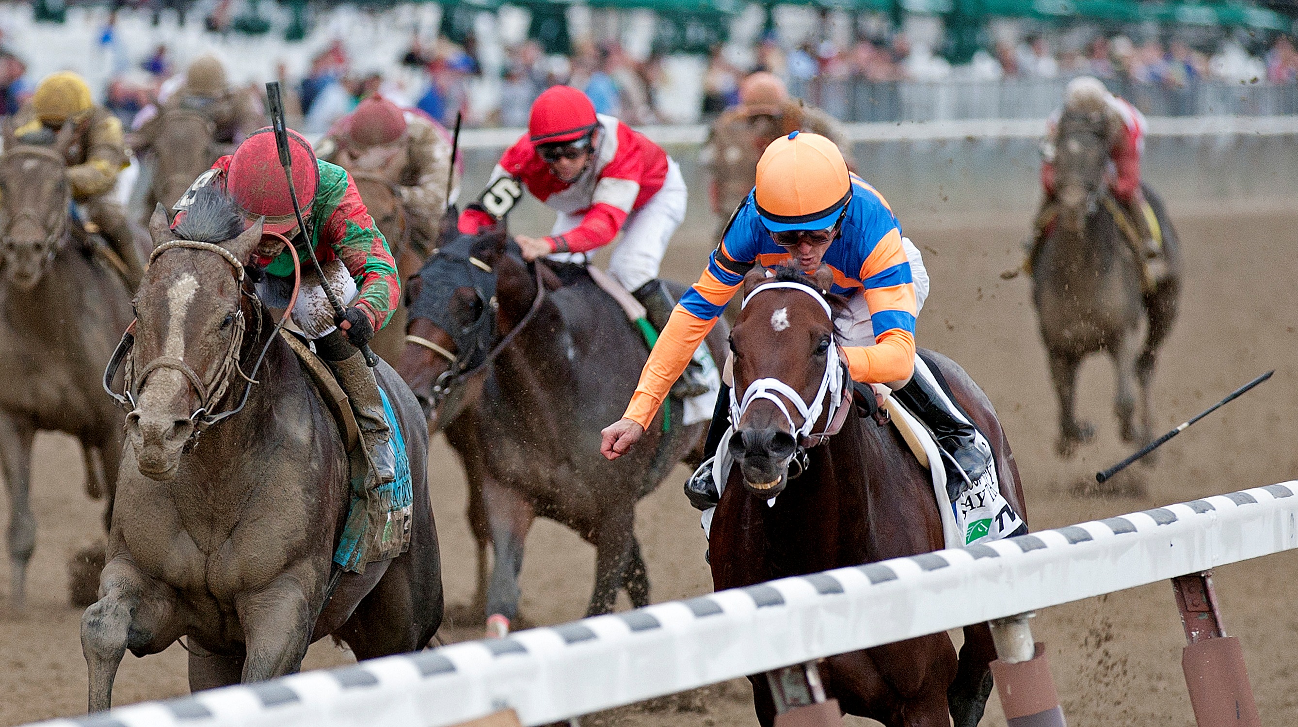 Flat Out (left), Star Thirsty, Jockey Club Gold Cup