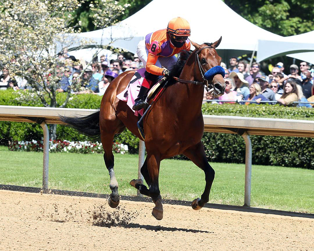 Following Sea wins an April 10 maiden race at Oaklawn