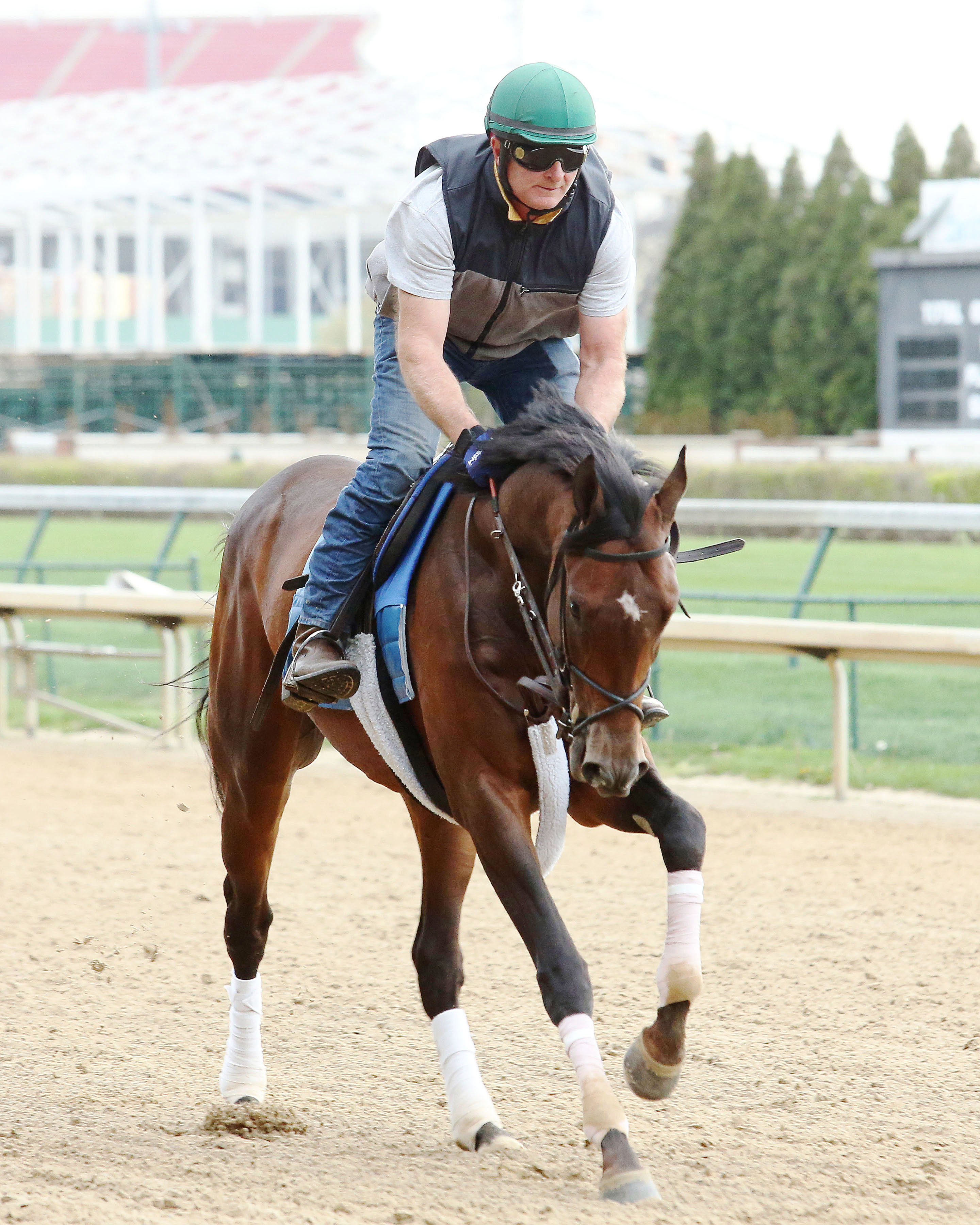 Forevamo trains at Churchill Downs in April 2016