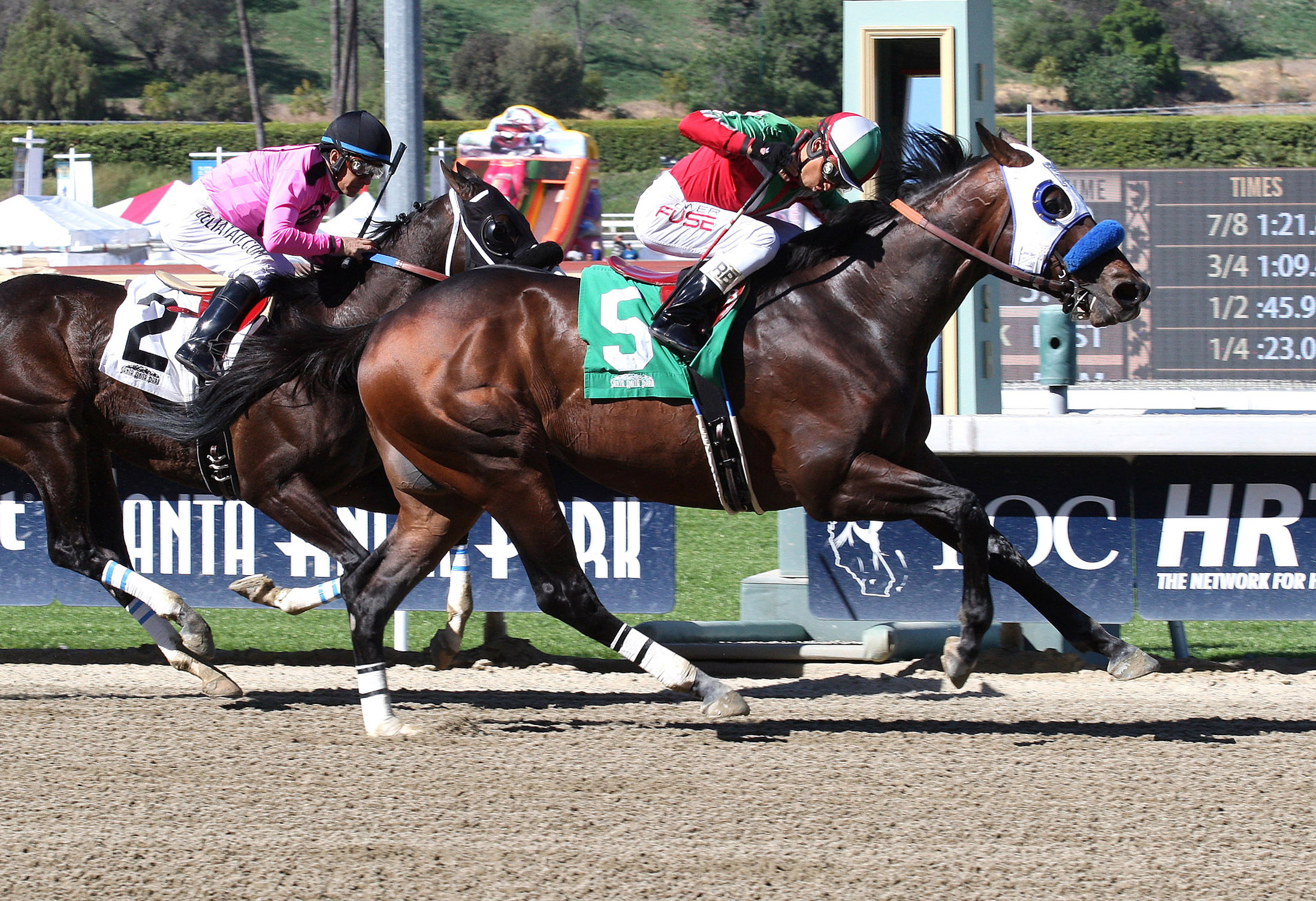 Fury Kapcori wins the Santana Mile