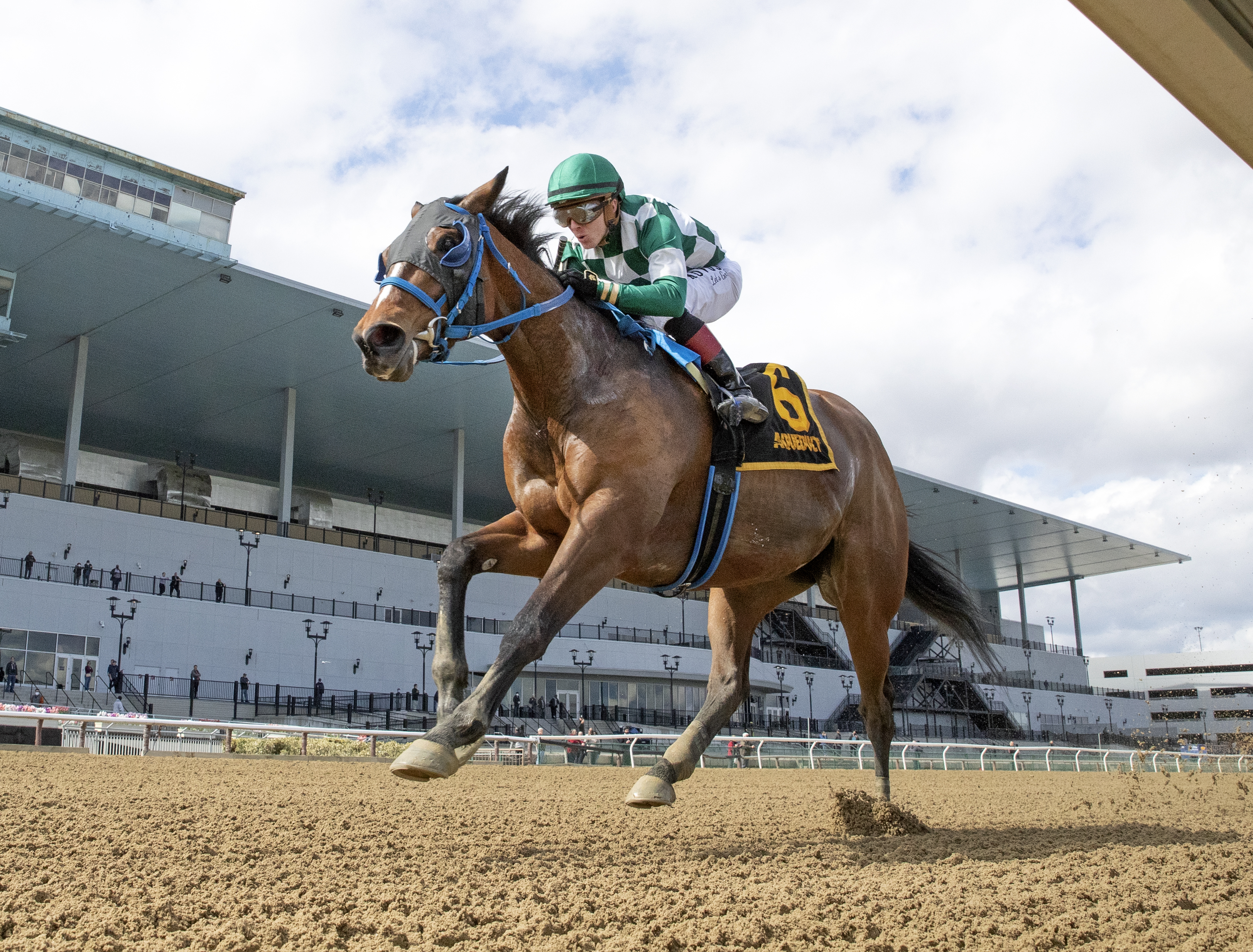 Glass Ceiling wins Distaff 4-9-2022