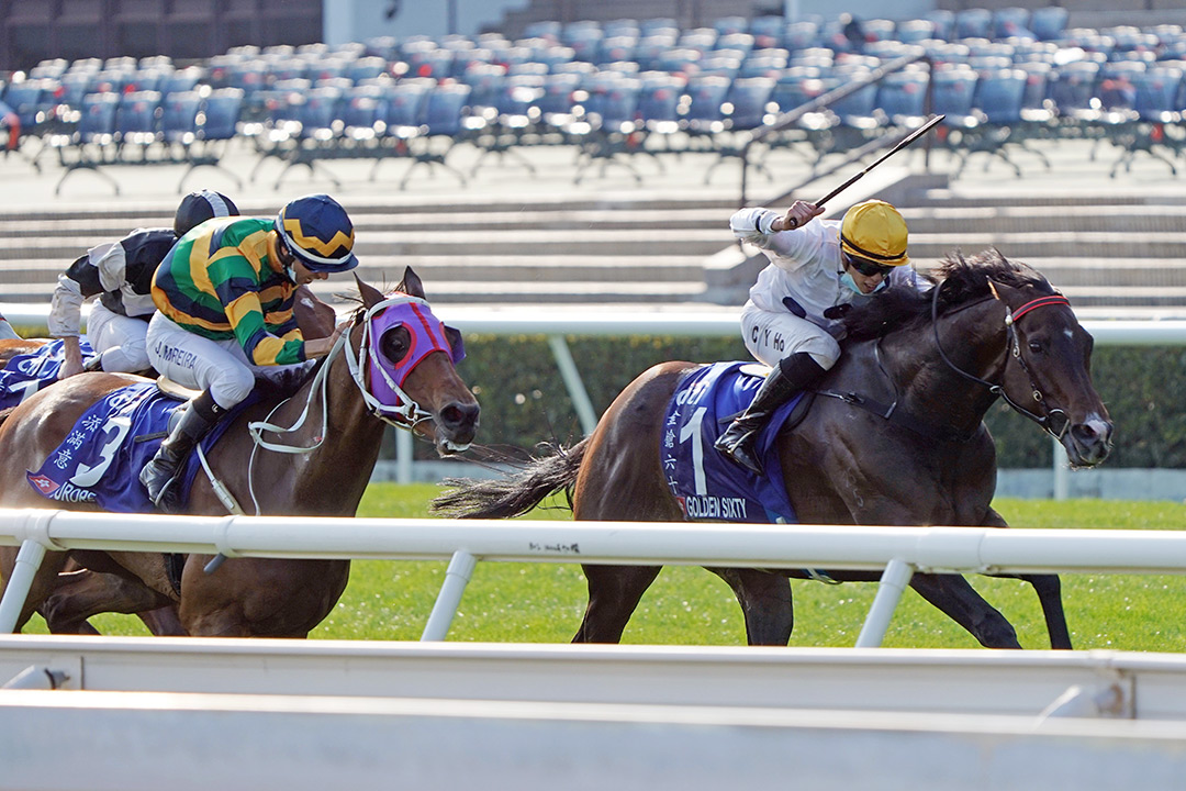 Golden Sixty (right) wins the 2021 Hong Kong Gold Cup at Sha Tin