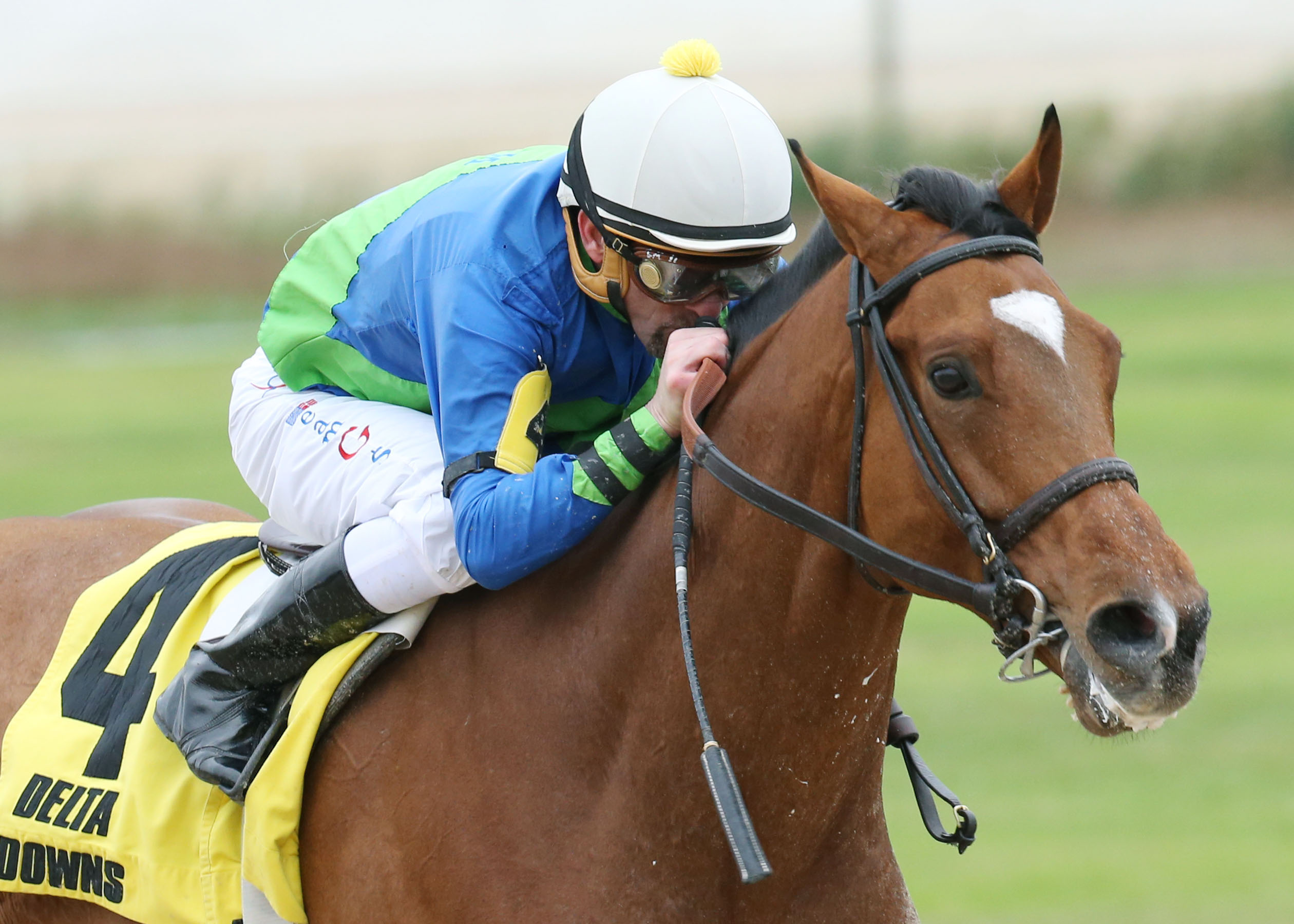 Grand Contender wins the Delta Mile