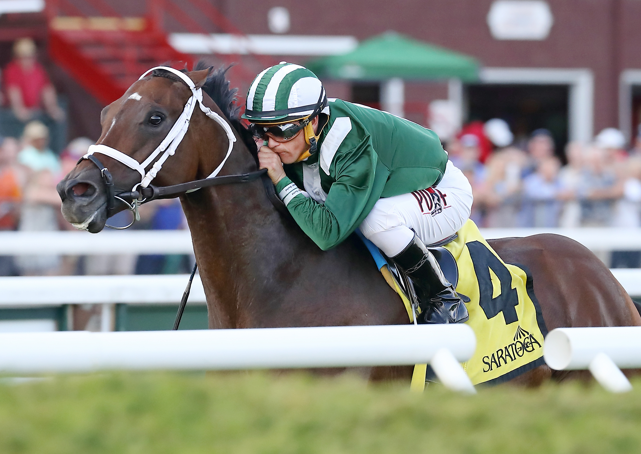Green Mask wins the 2017 Troy Handicap