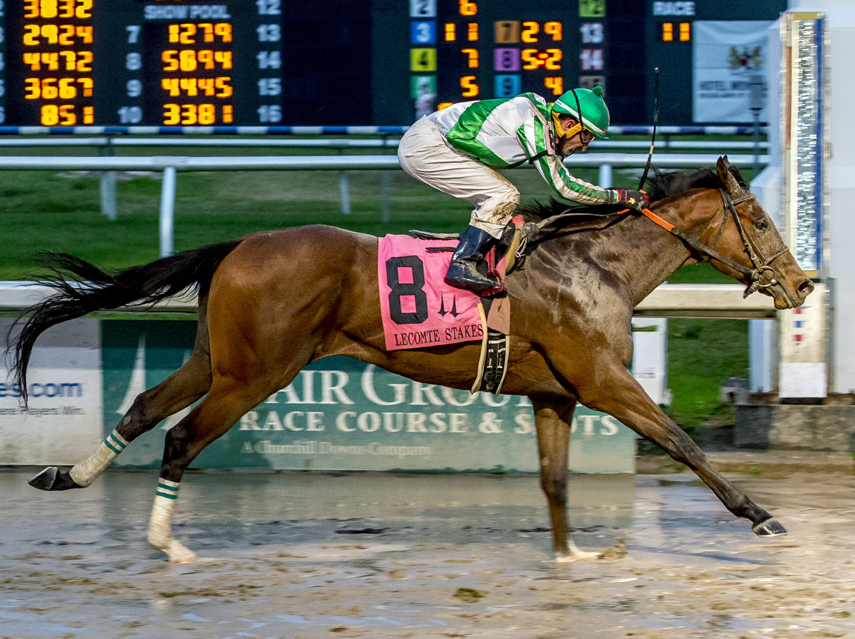 Guest Suite wins the Lecomte