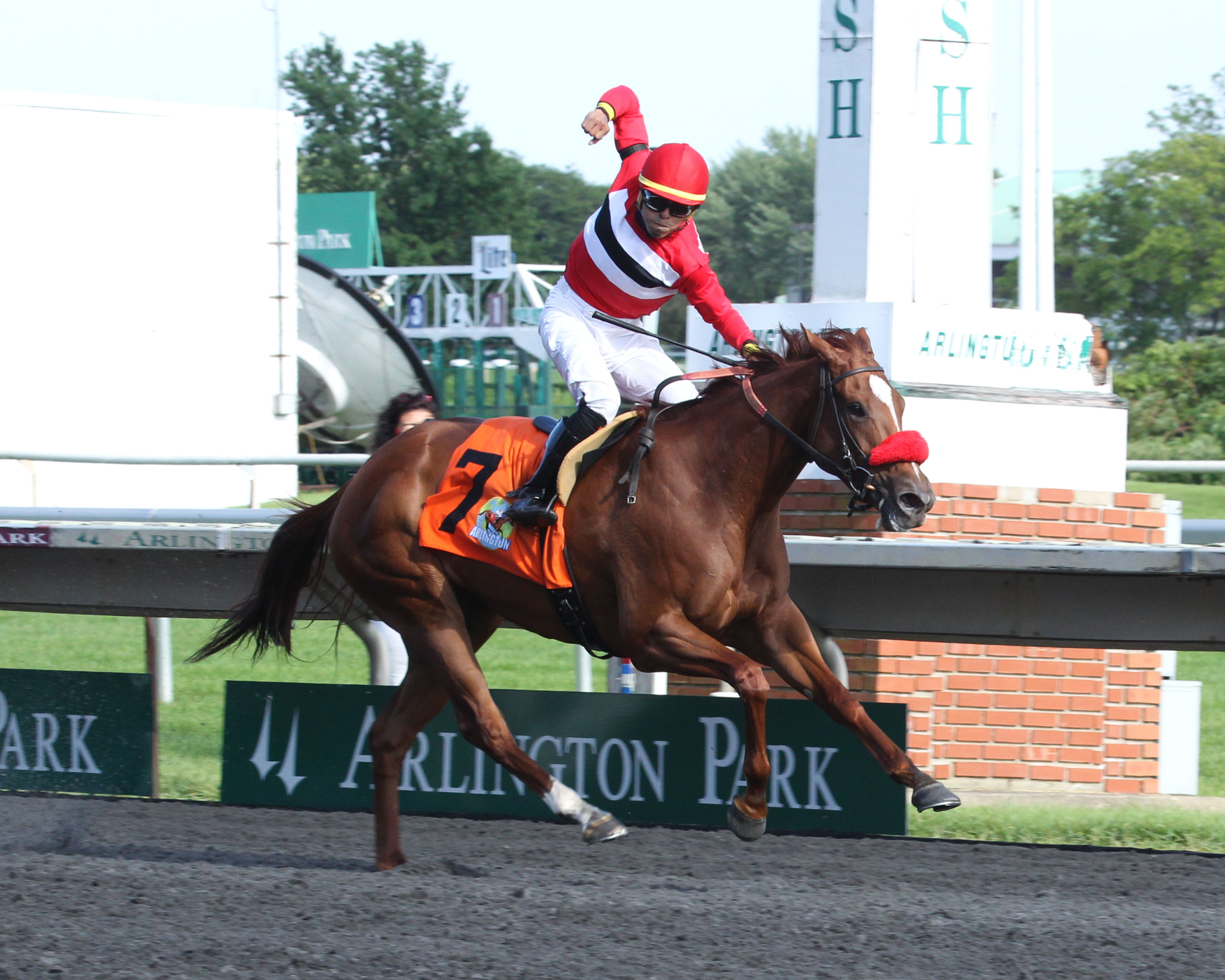 Hotshot Anna wins the 2018 Chicago Handicap