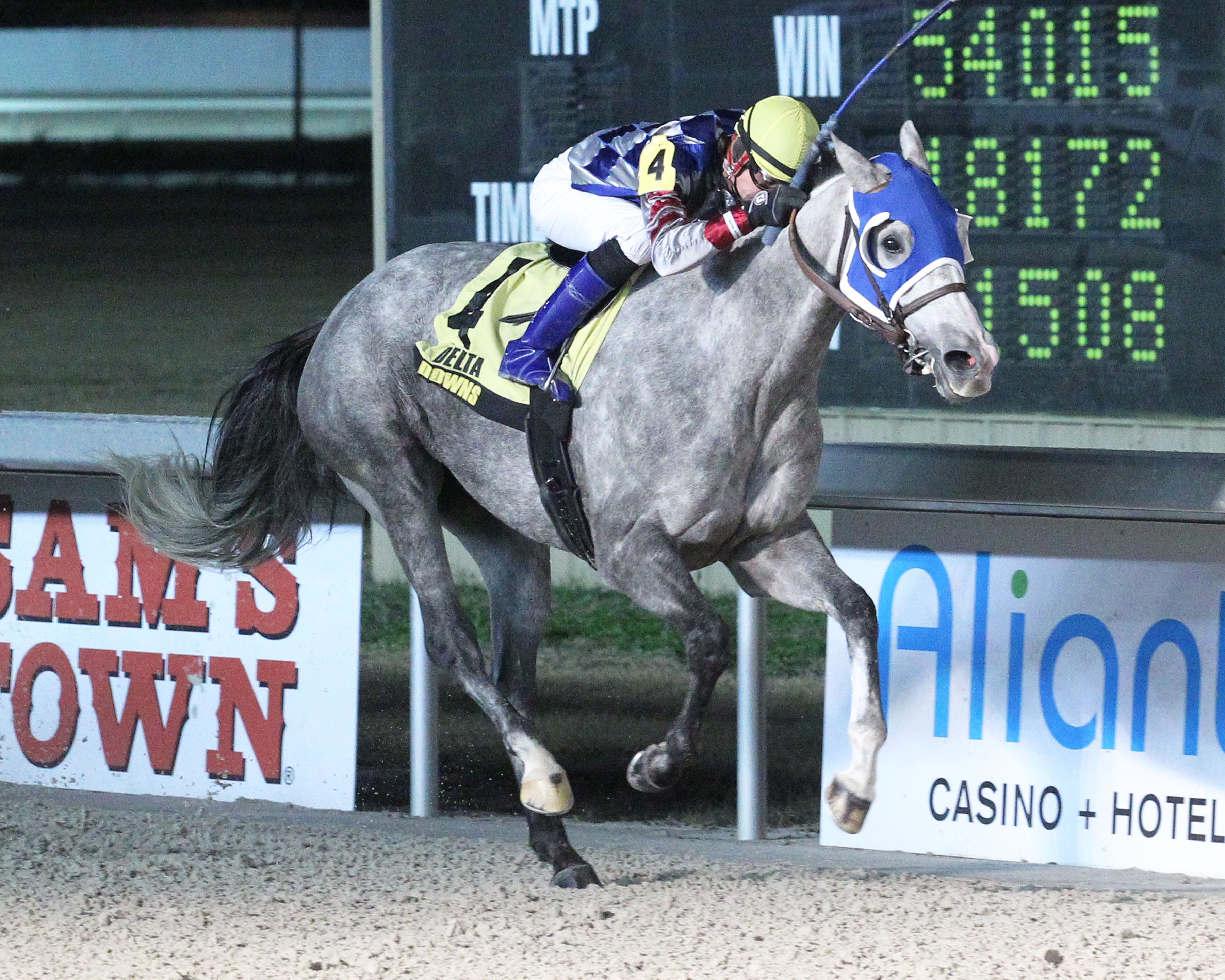 Hyper Piper wins 2017 Lookout Stakes
