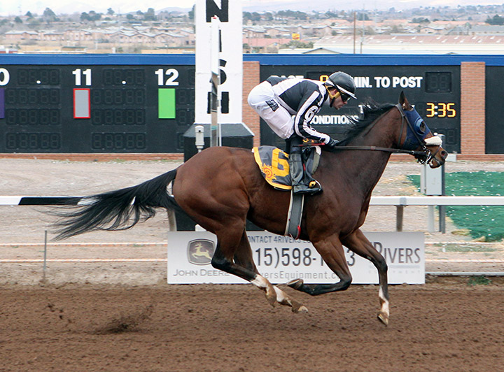Hardcore Troubador wins the 2018 KLAQ Handicap at Sunland Park