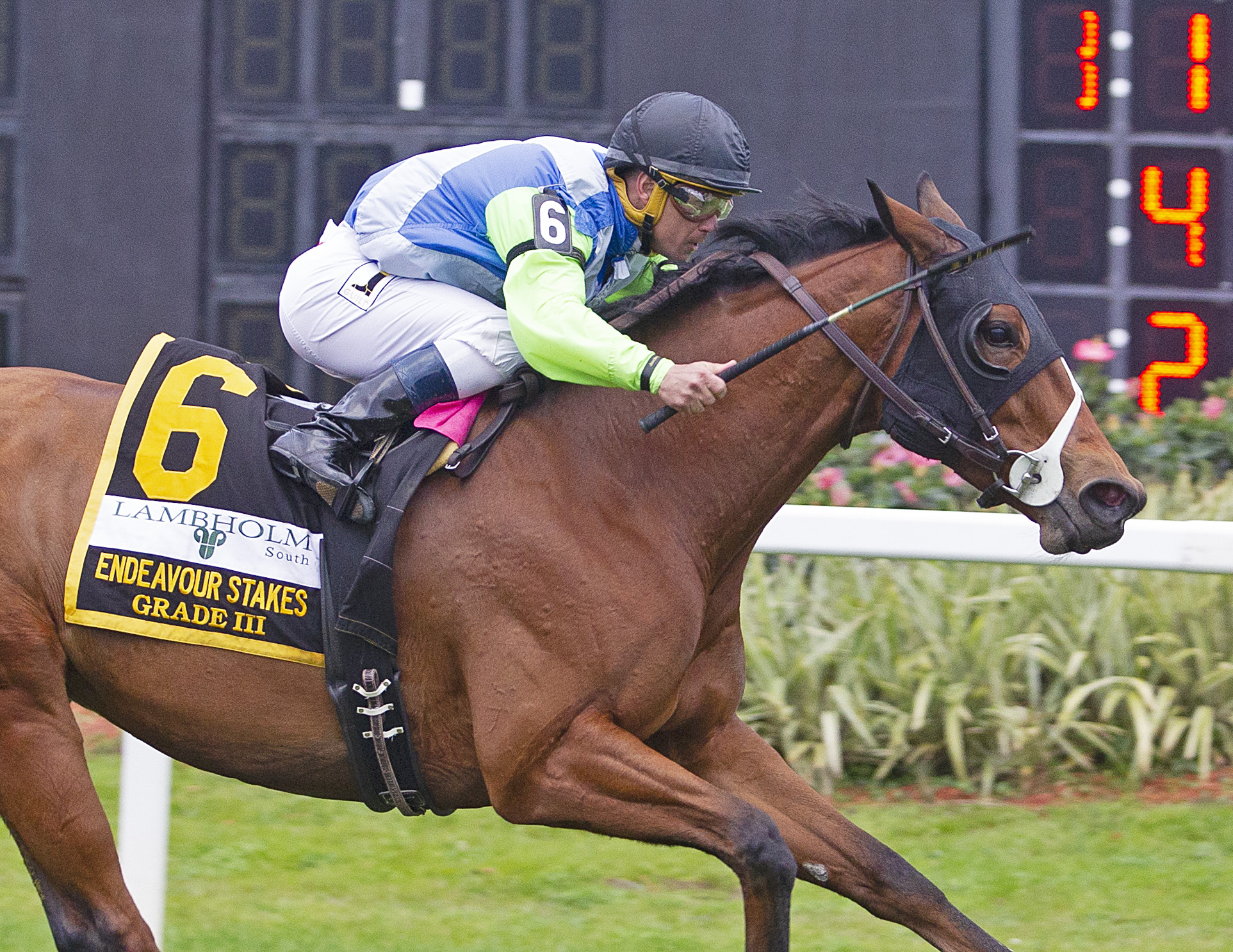 Hawksmoor wins the 2019 Endeavour Stakes