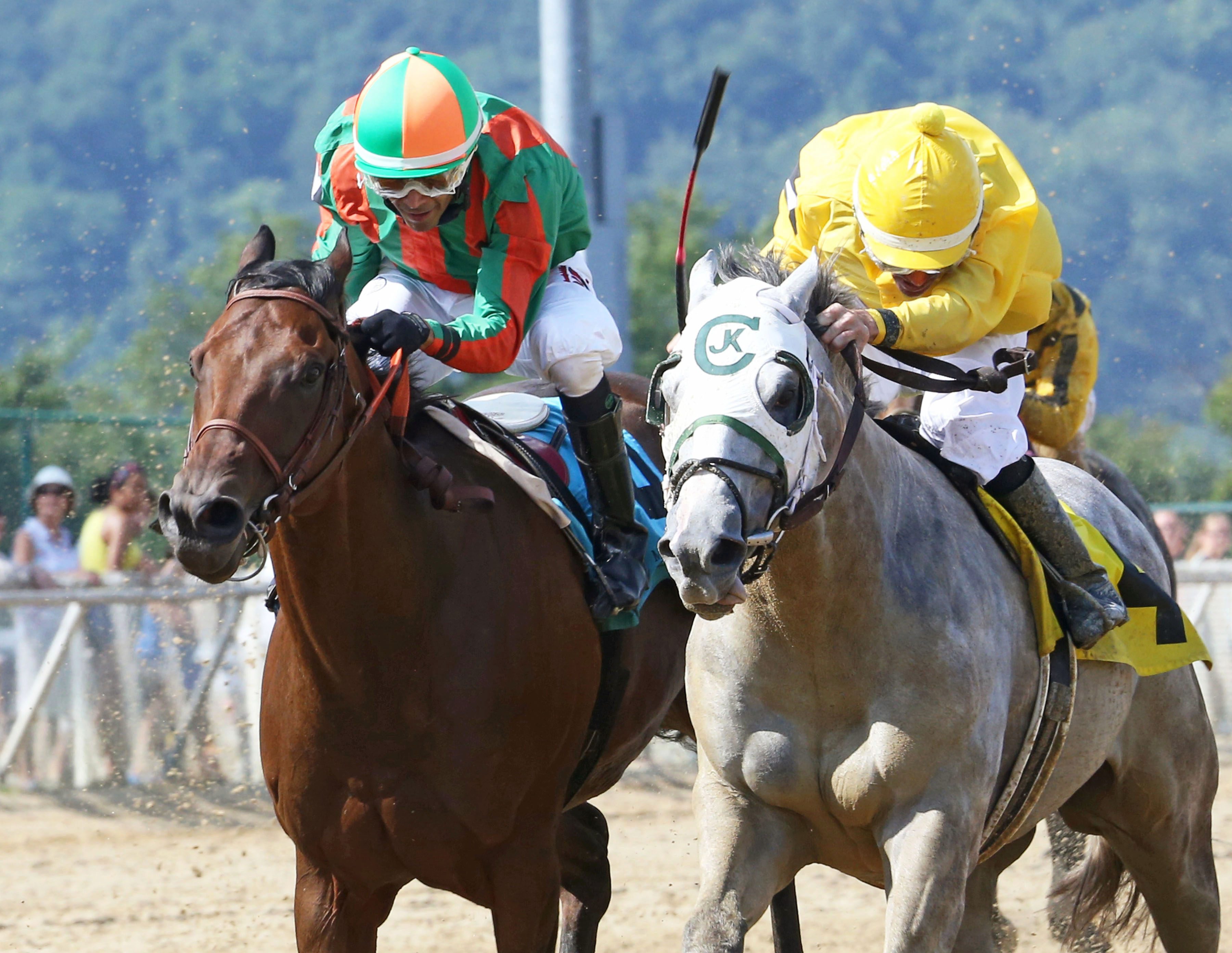 Heartwood wins the Sen. Robert C. Byrd Memorial Stakes