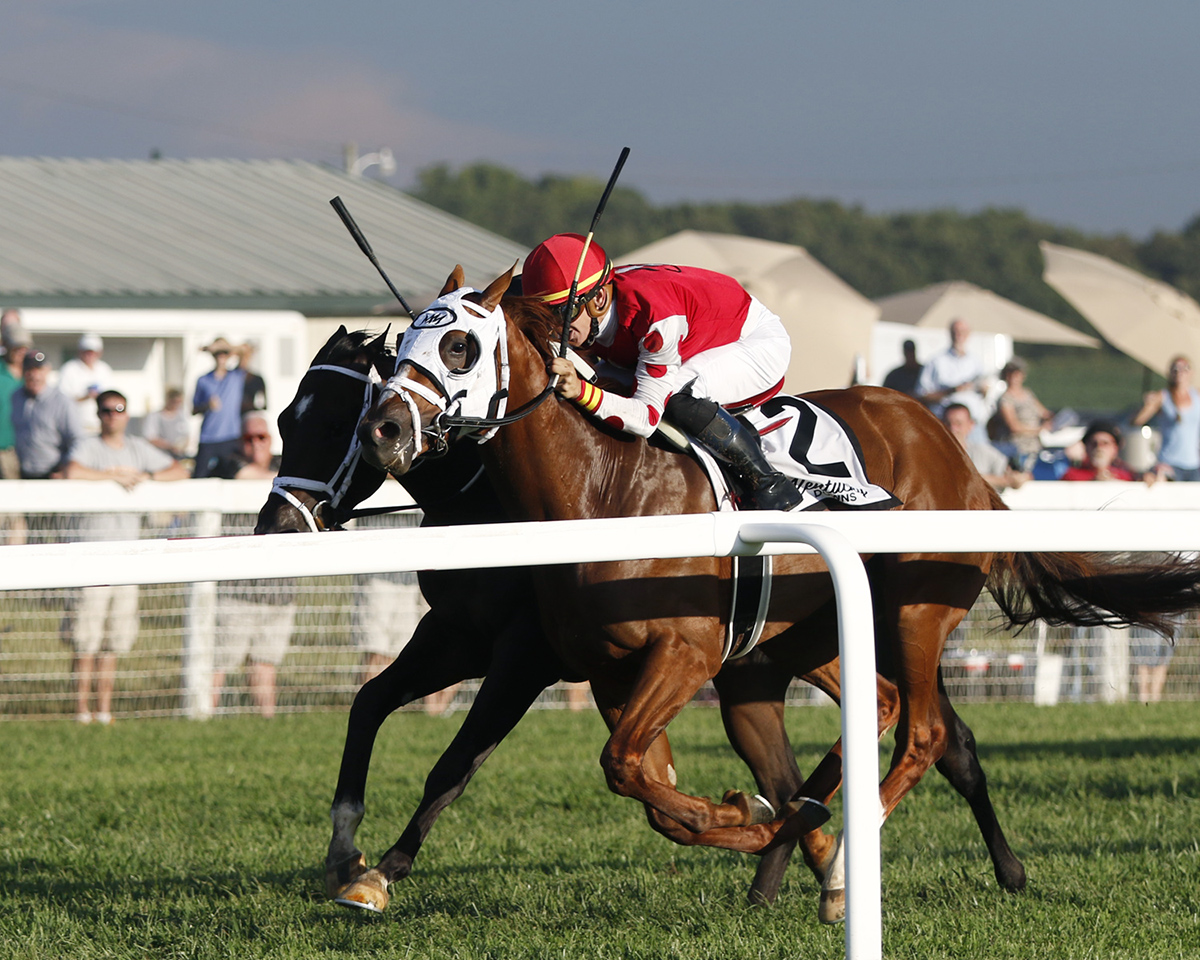 Henley-s Joy wins the 2018 Kentucky Downs Juvenile Stakes