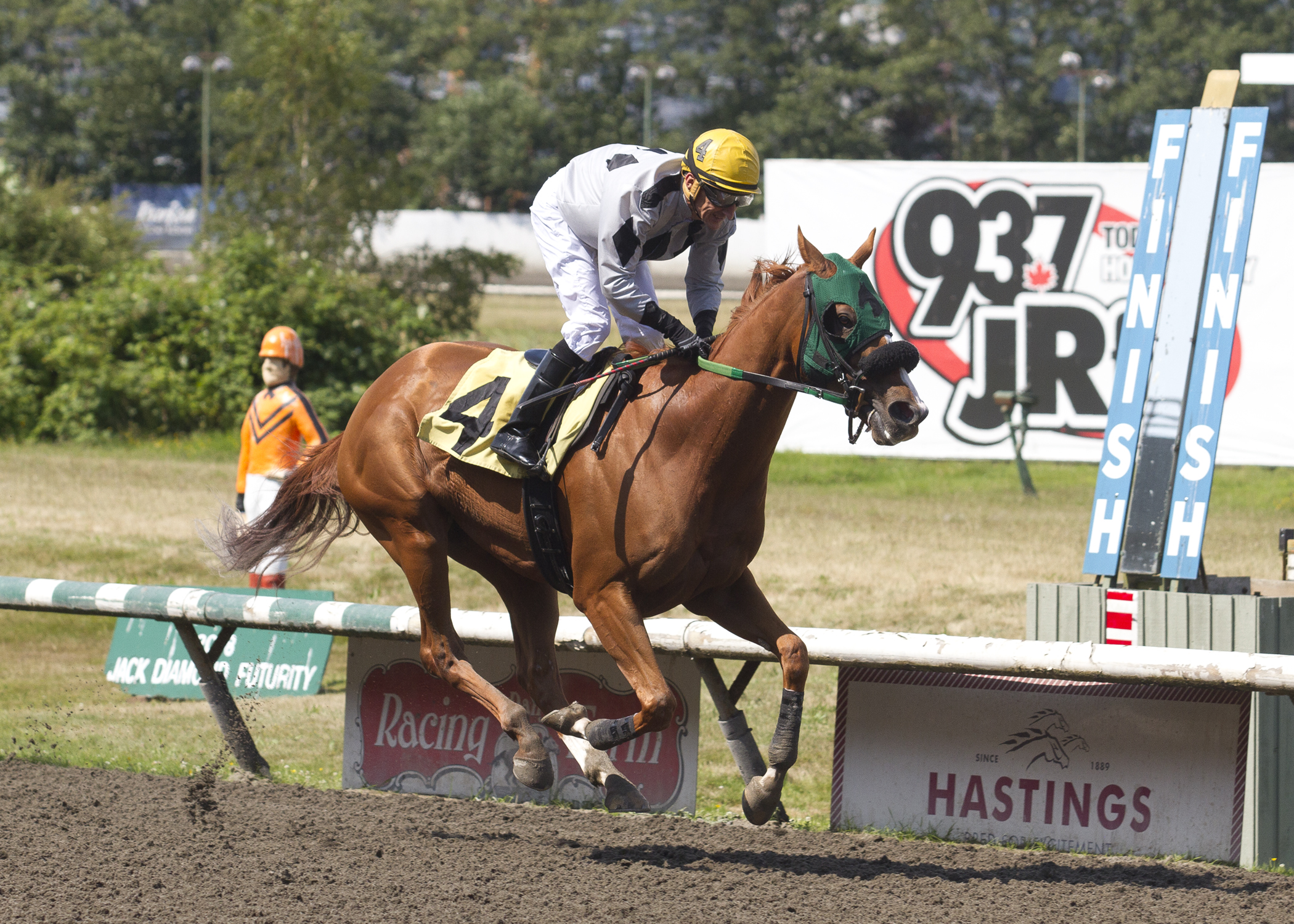 Here's Hannah wins the 2019 Monashee Handicap