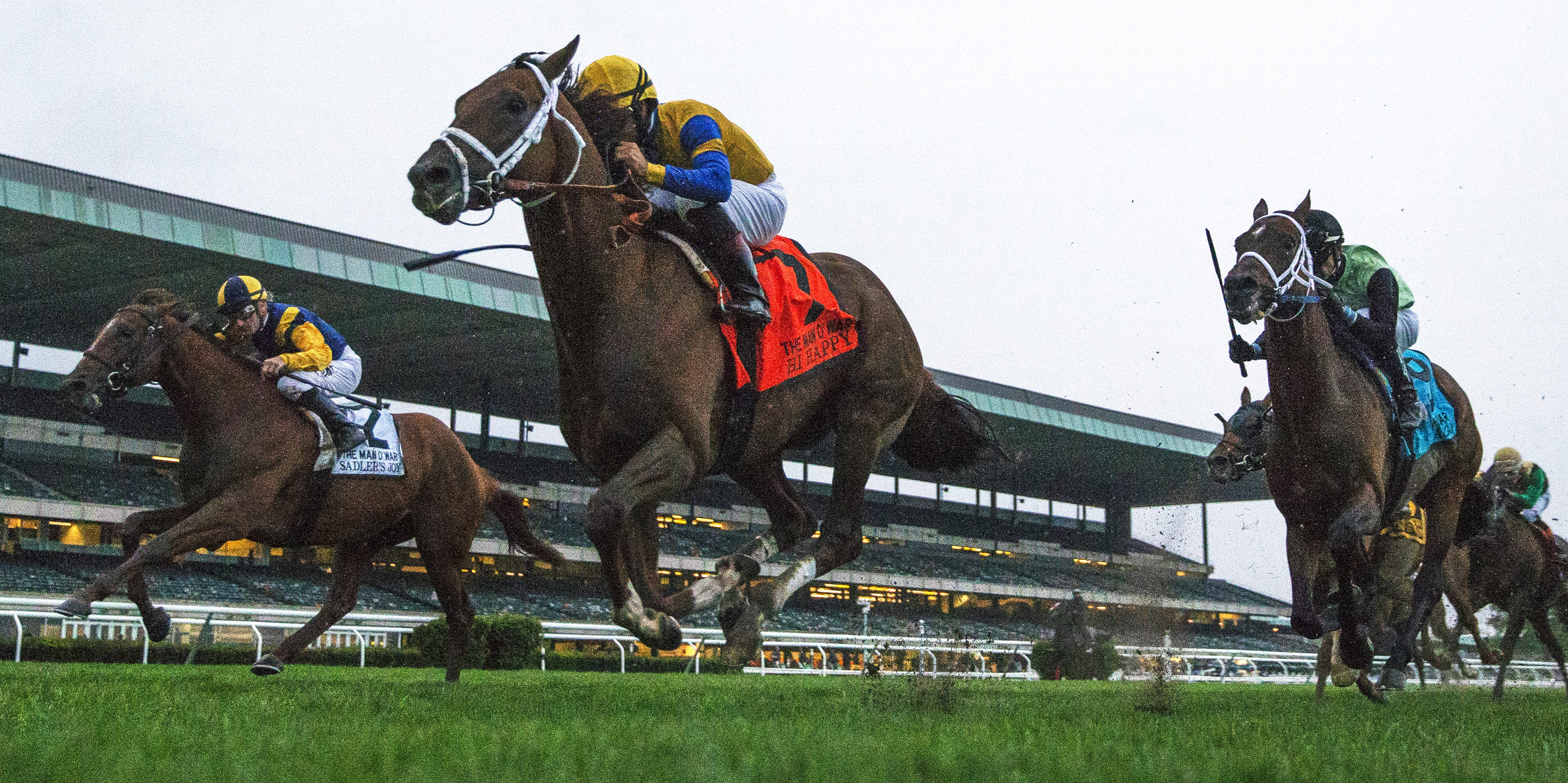 Hi Happy (center) wins the 2018 Man o War Stakes
