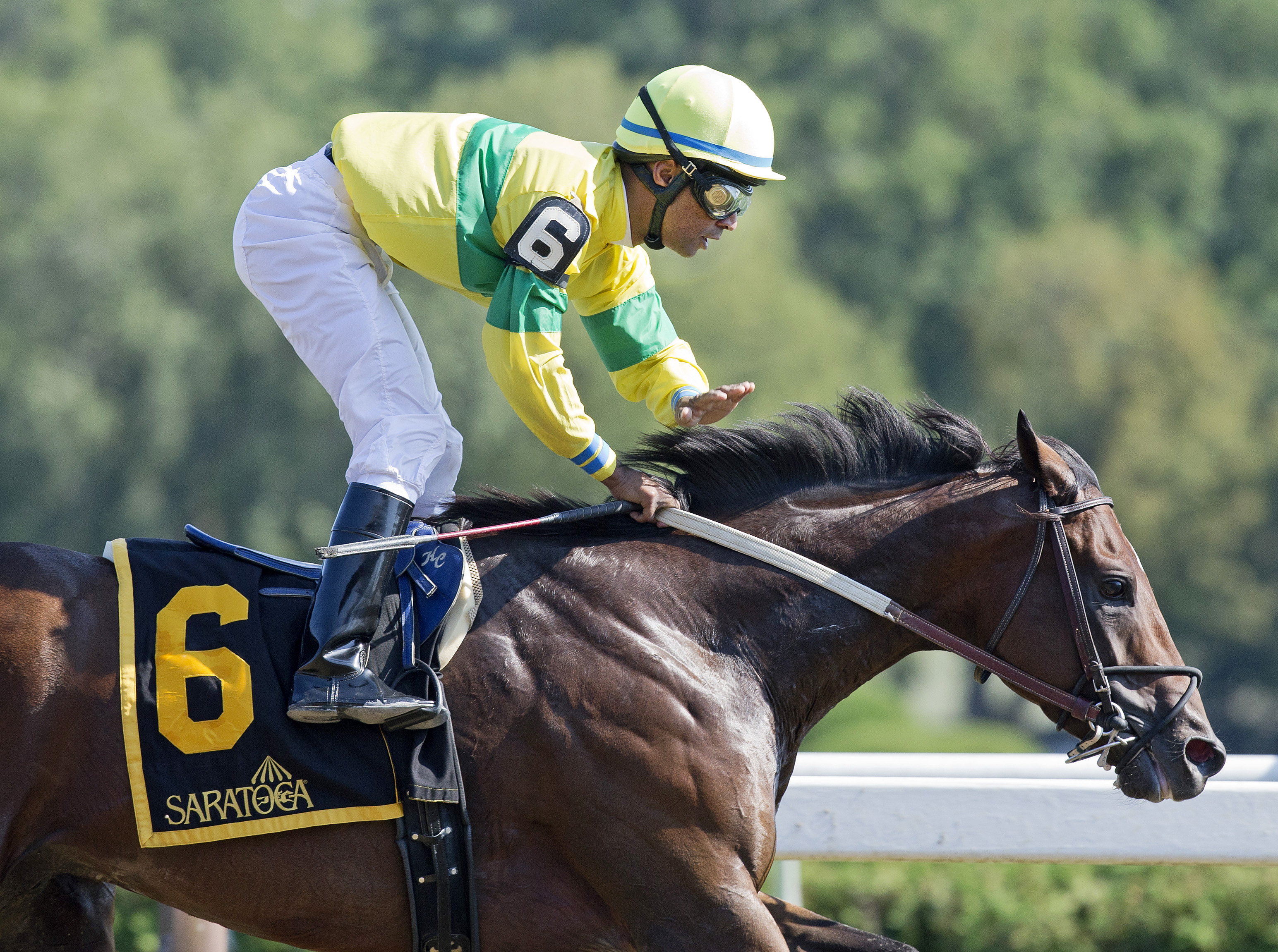 Hit It Once More wins the 2016 Albany Stakes