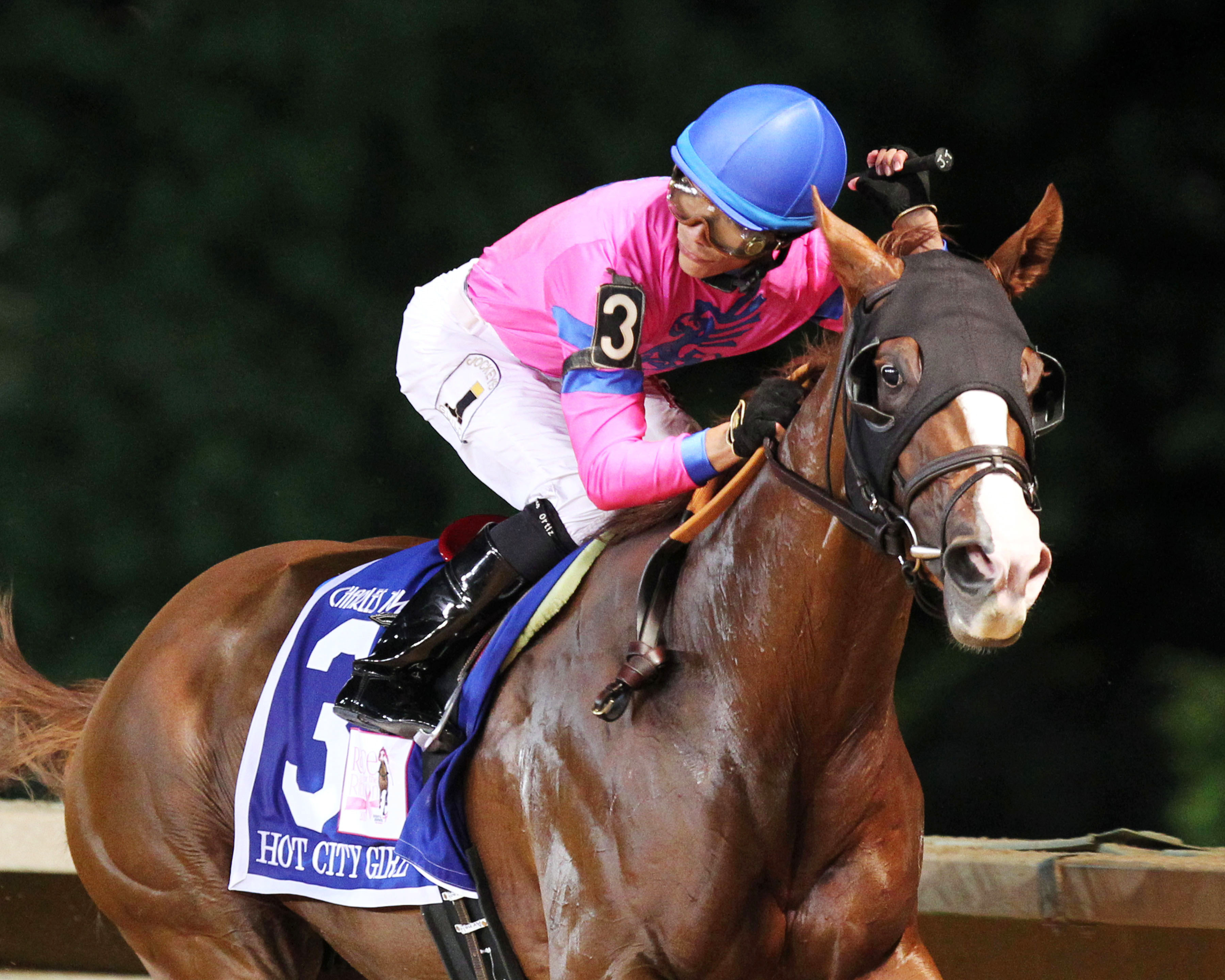 Hot City Girl wins the Charles Town Oaks