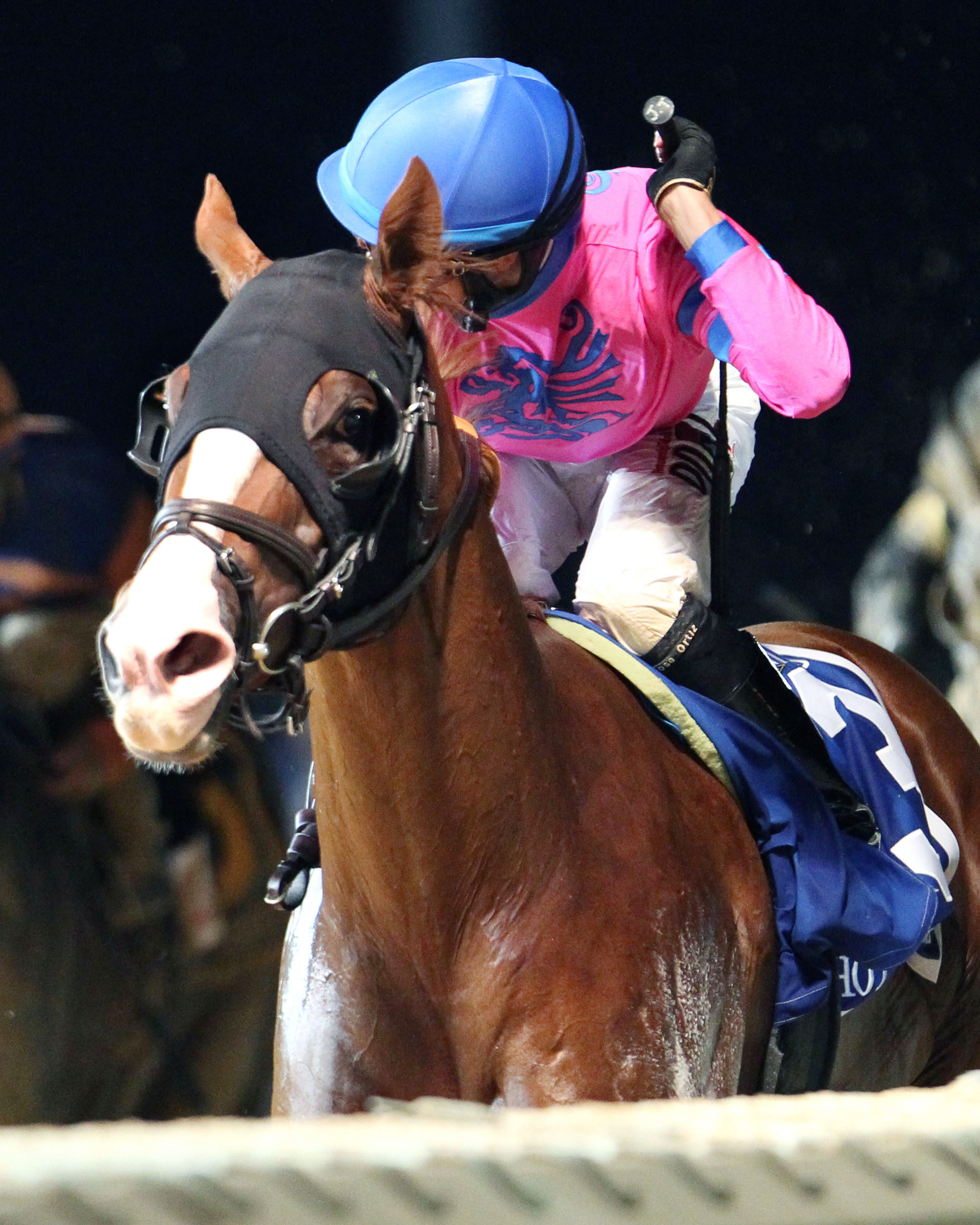 Hot City Girl wins the Charles Town Oaks