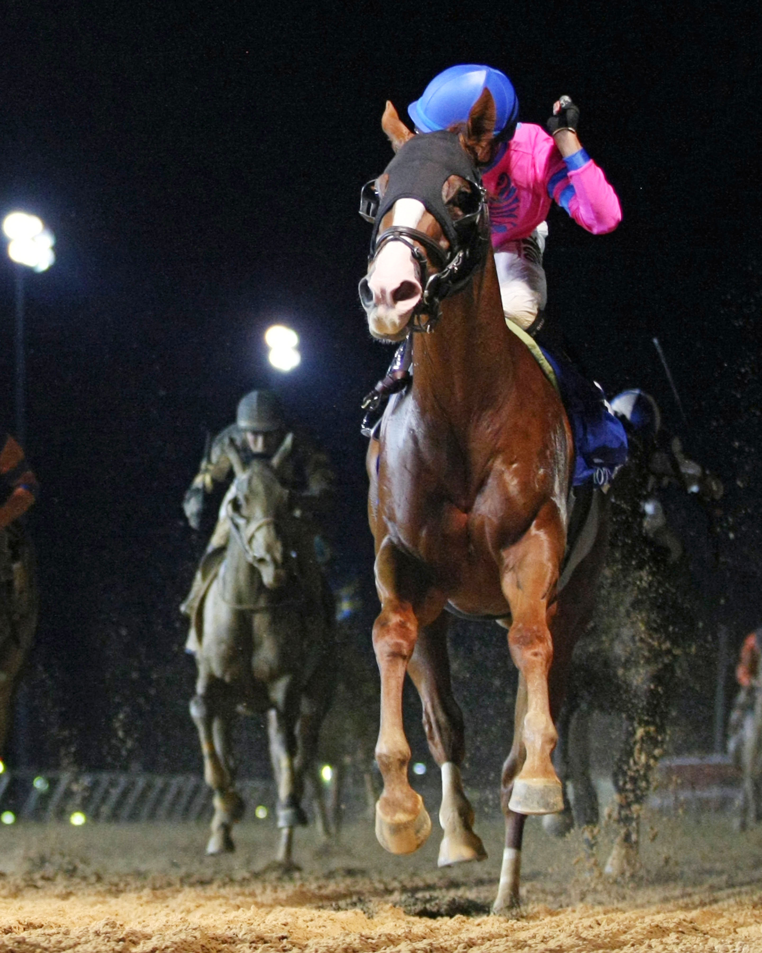 Hot City Girl wins the Charles Town Oaks