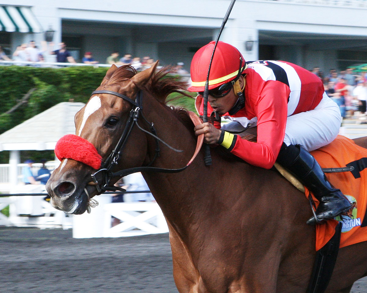 Hotshot Anna wins the 2018 Chicago Handicap