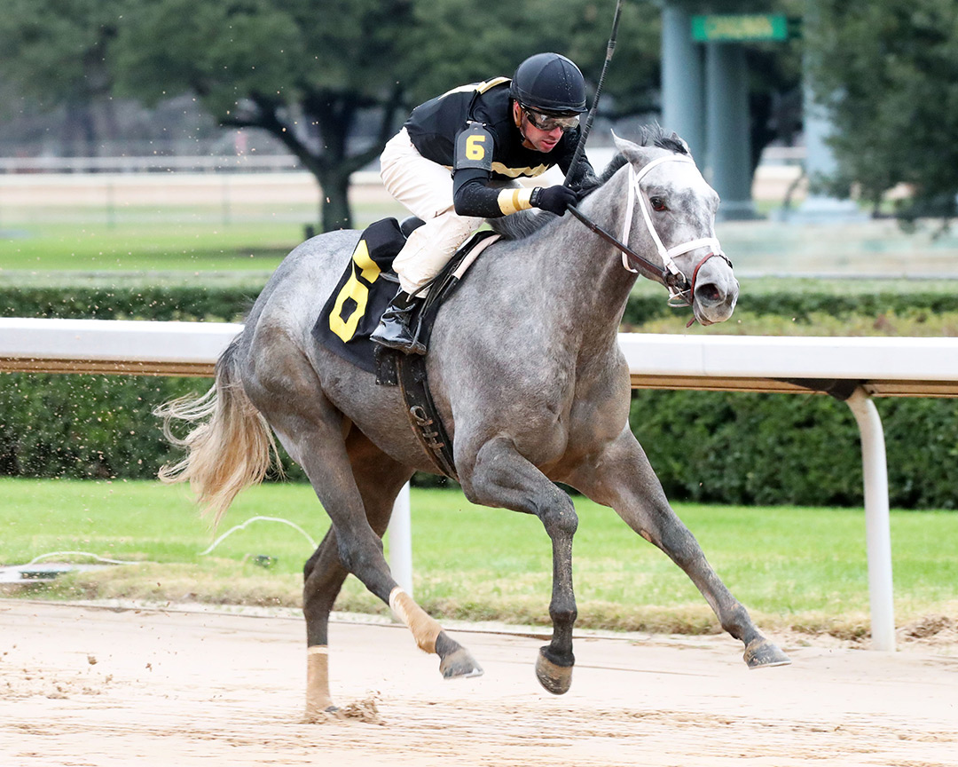 Icy Stare Downs wins a Dec. 18 maiden race at Oaklawn