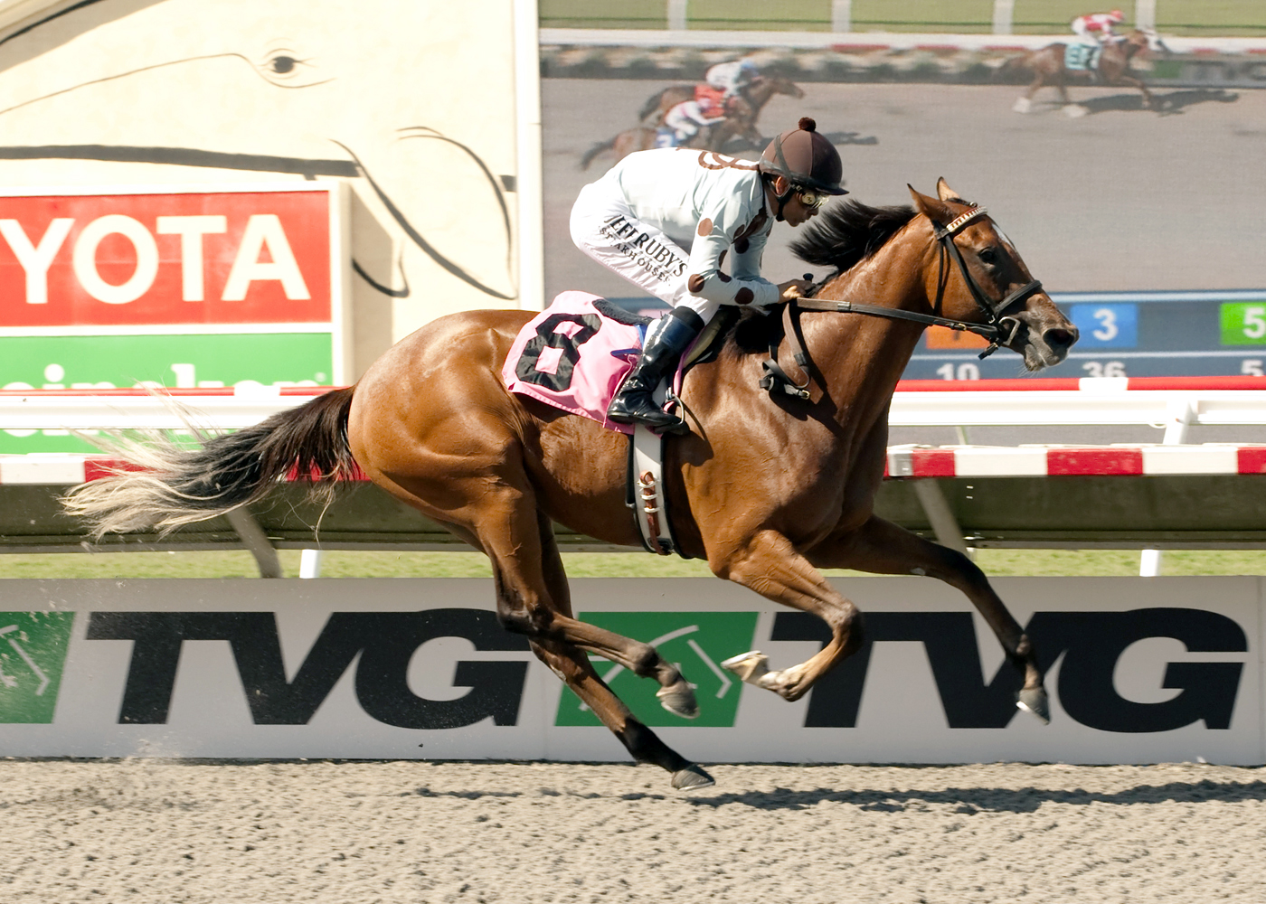 Into Oblivion wins a maiden race