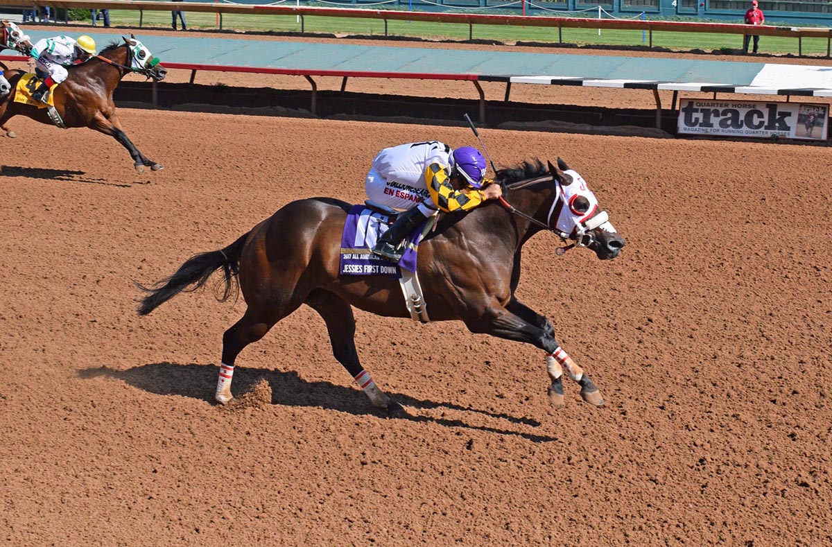 Jessies First Down wins the 2017 All American Quarterhorse Gold Cup