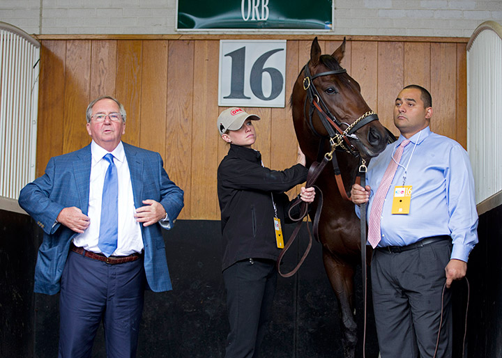 Shug McGaughey (left) with Orb and Robbie Medina (right) at the 2013 Kentucky Derby