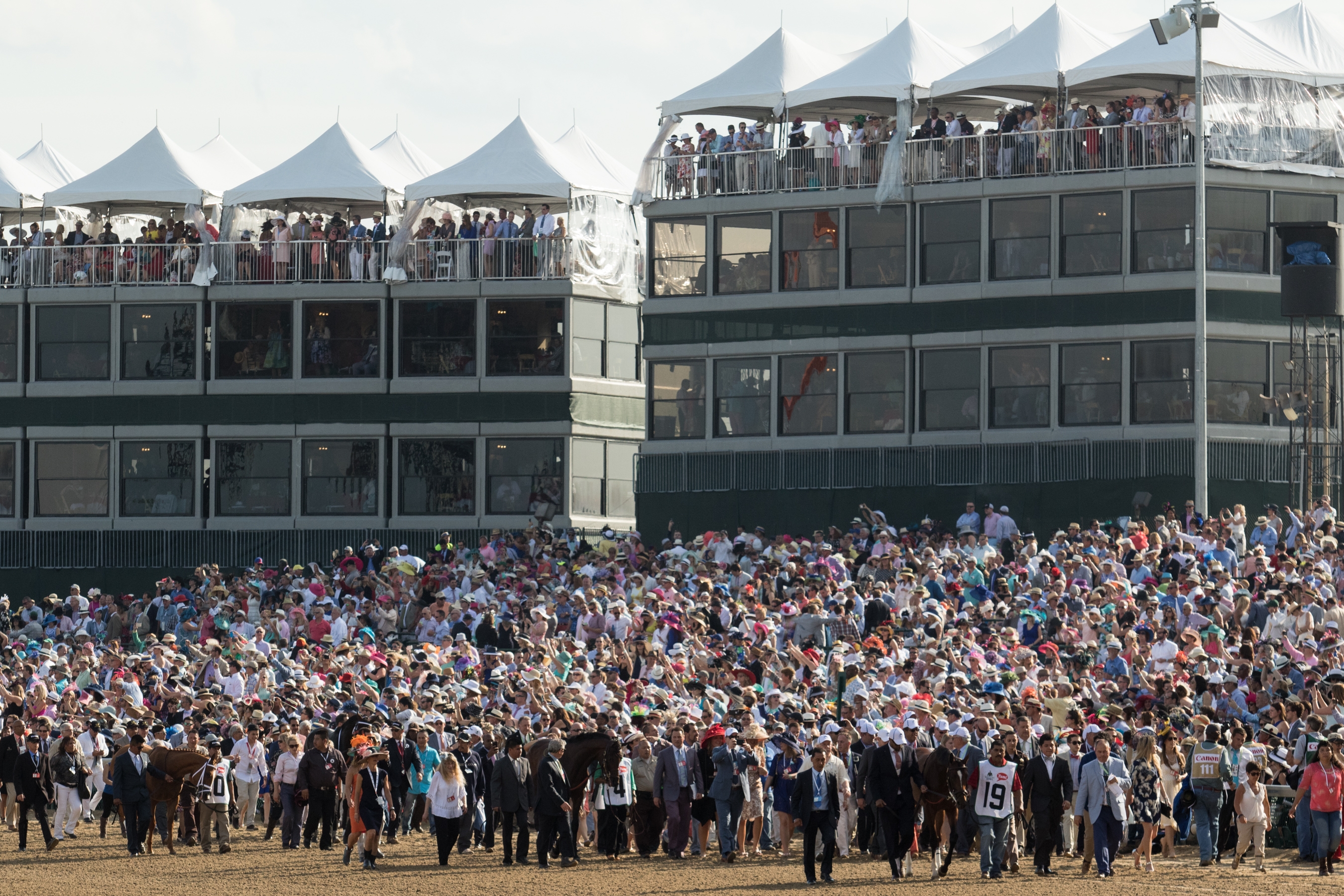 Kentucky Derby crowd 2016