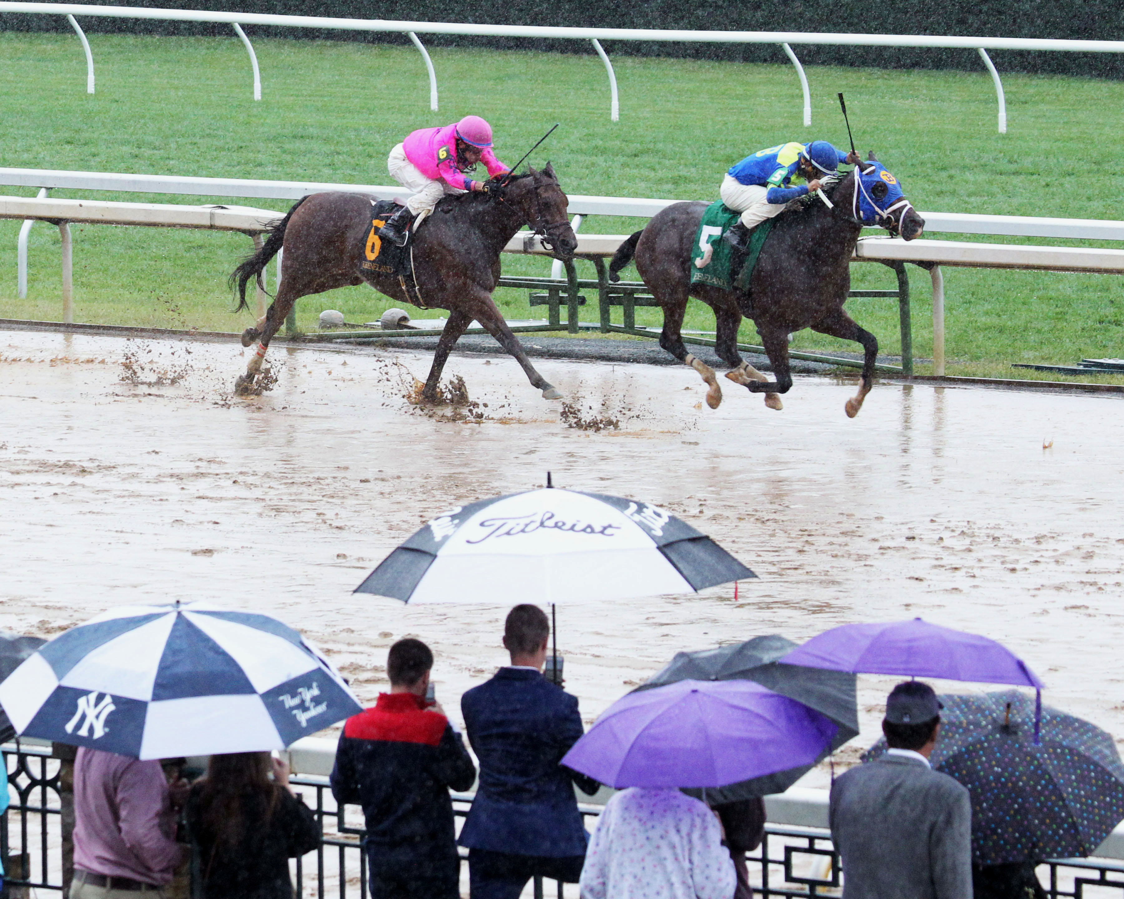 Dirt racing at Keeneland on Oct. 8, 2017