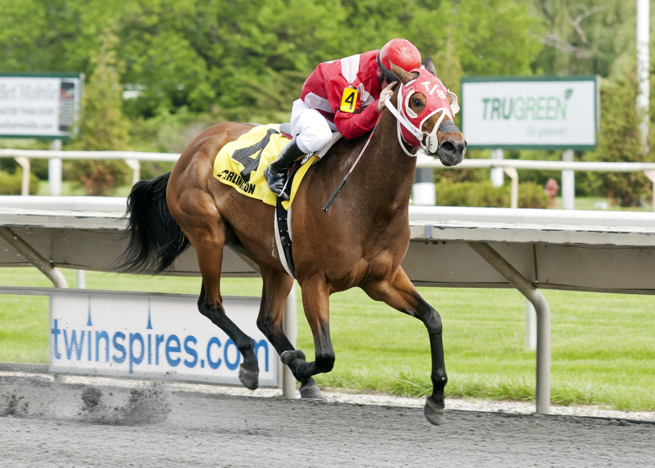 Kip Berries wins the 2013 Isaac Murphy