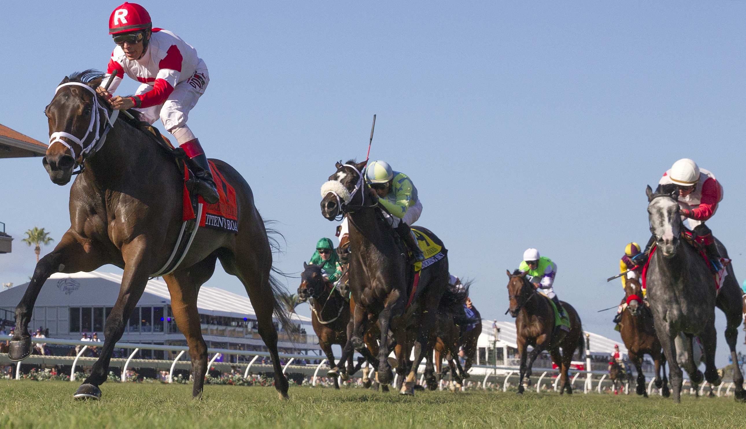 Kitten-s Roar wins the 2017 Goldikova Stakes