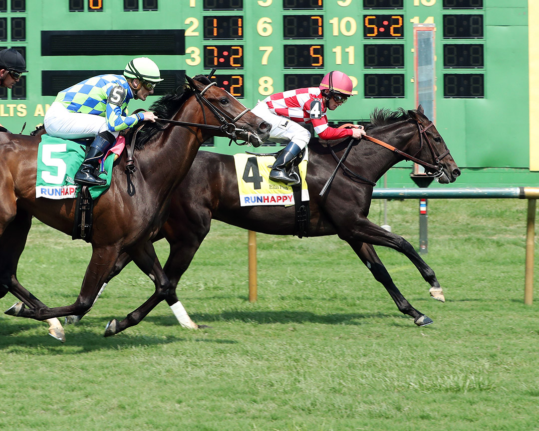 Kneesnhips wins a July 4 maiden race at Ellis Park