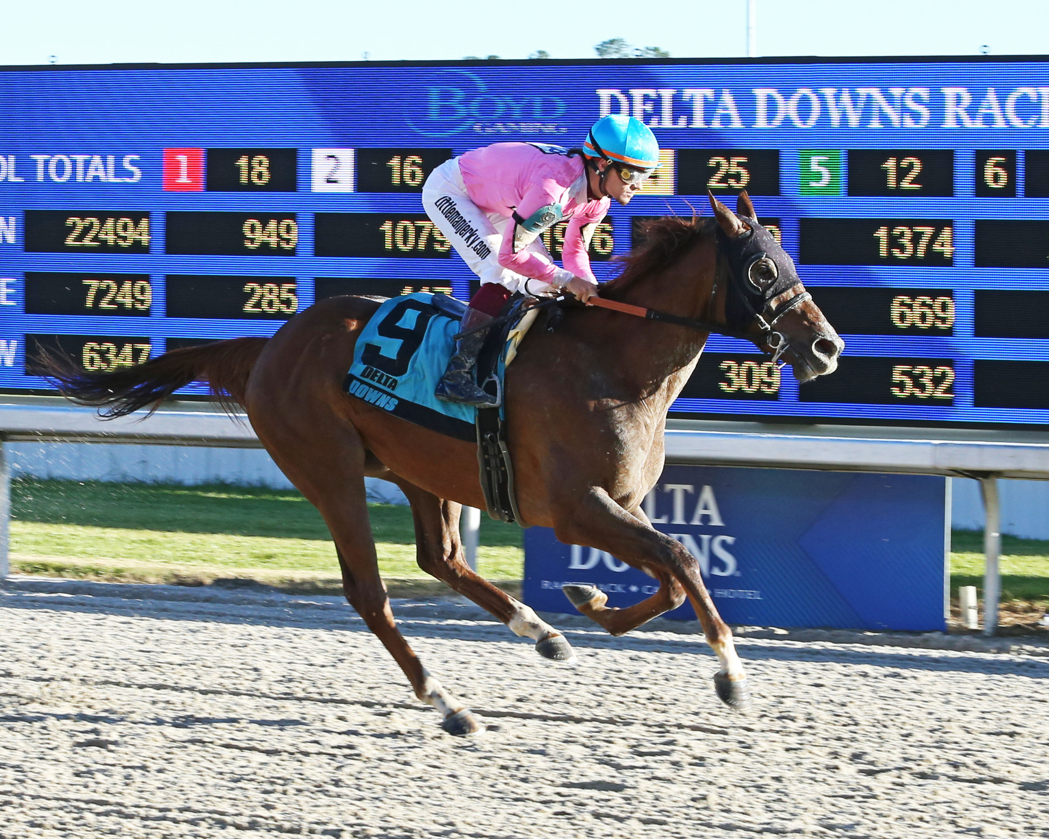 Langs Day wins Gold Cup 10-30-2021