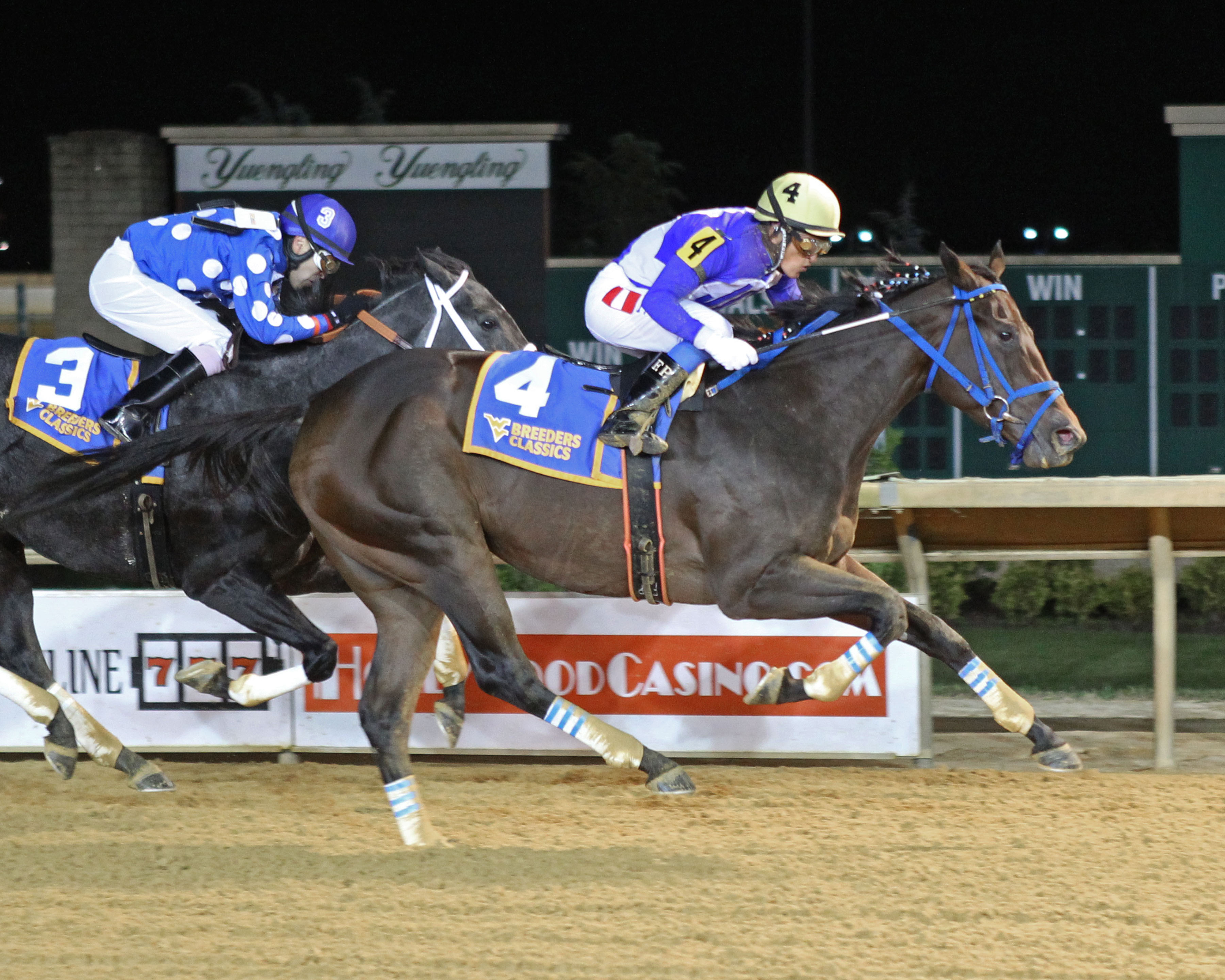 Late Night Pow Wow wins the 2018 Cavada Breeders Classic