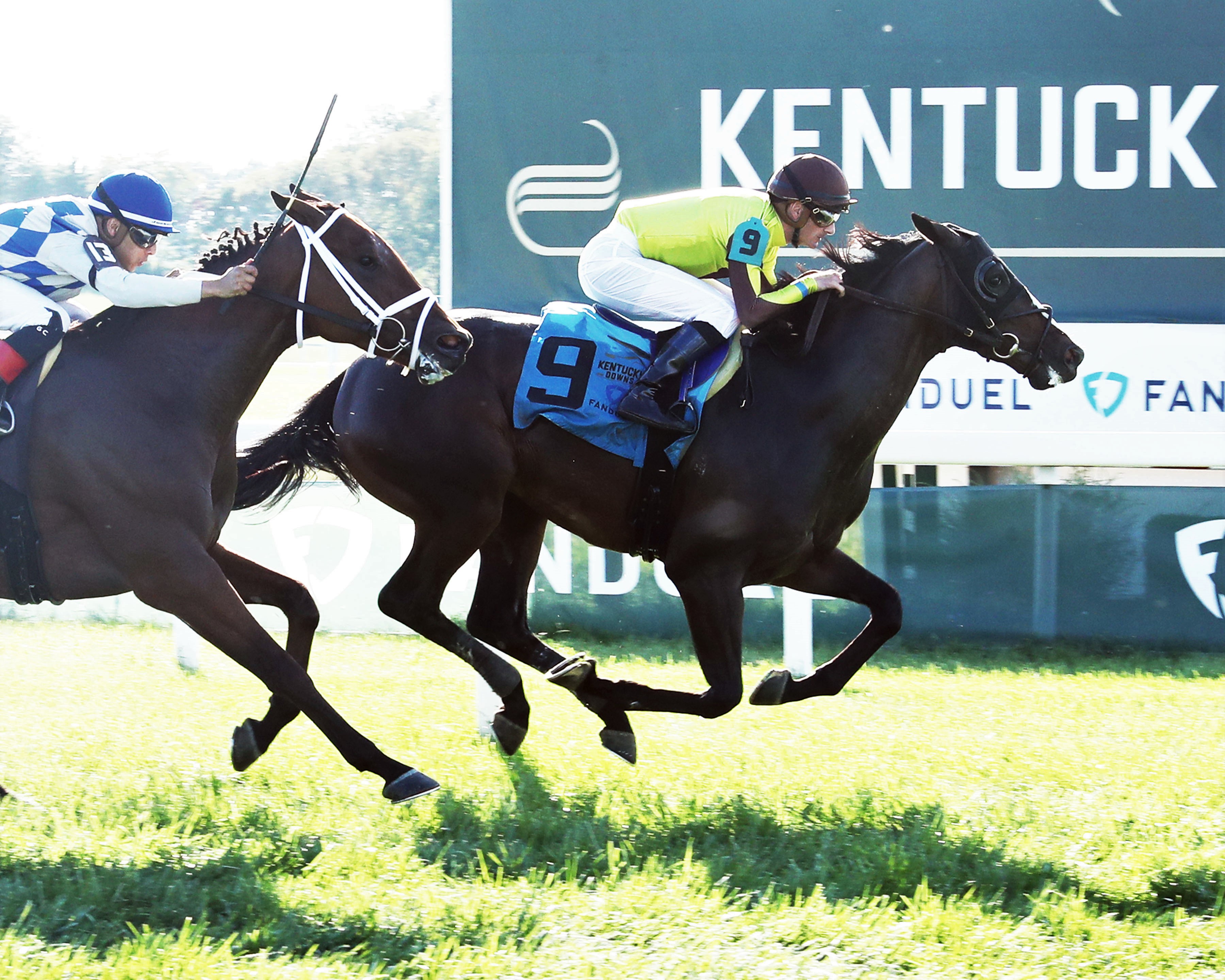 Law Professor holds off Spanish Kingdom to win the Tapit at Kentucky Downs Sept 1 2022