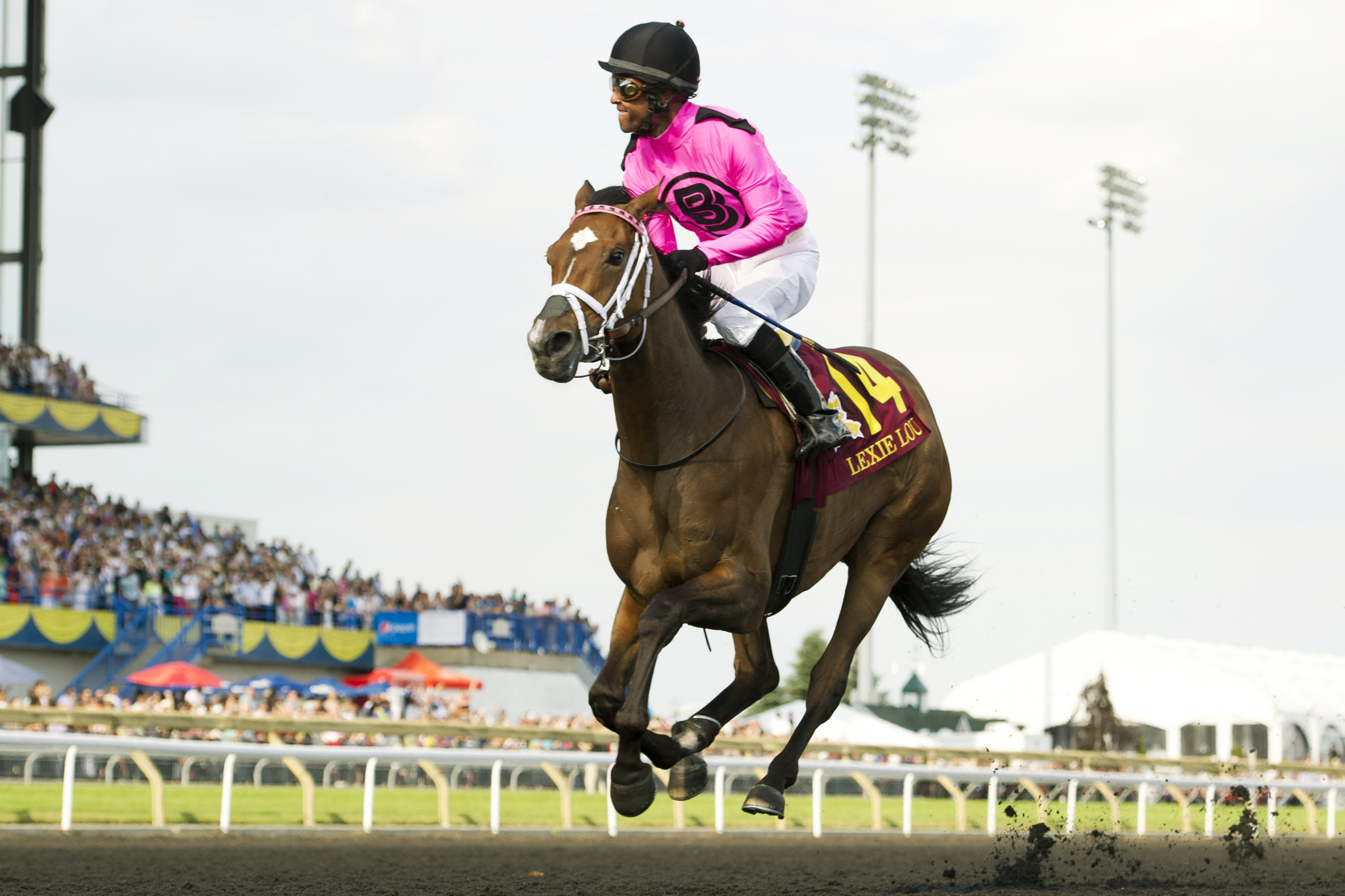 Lexie Lou wins the Queen's Plate Stakes