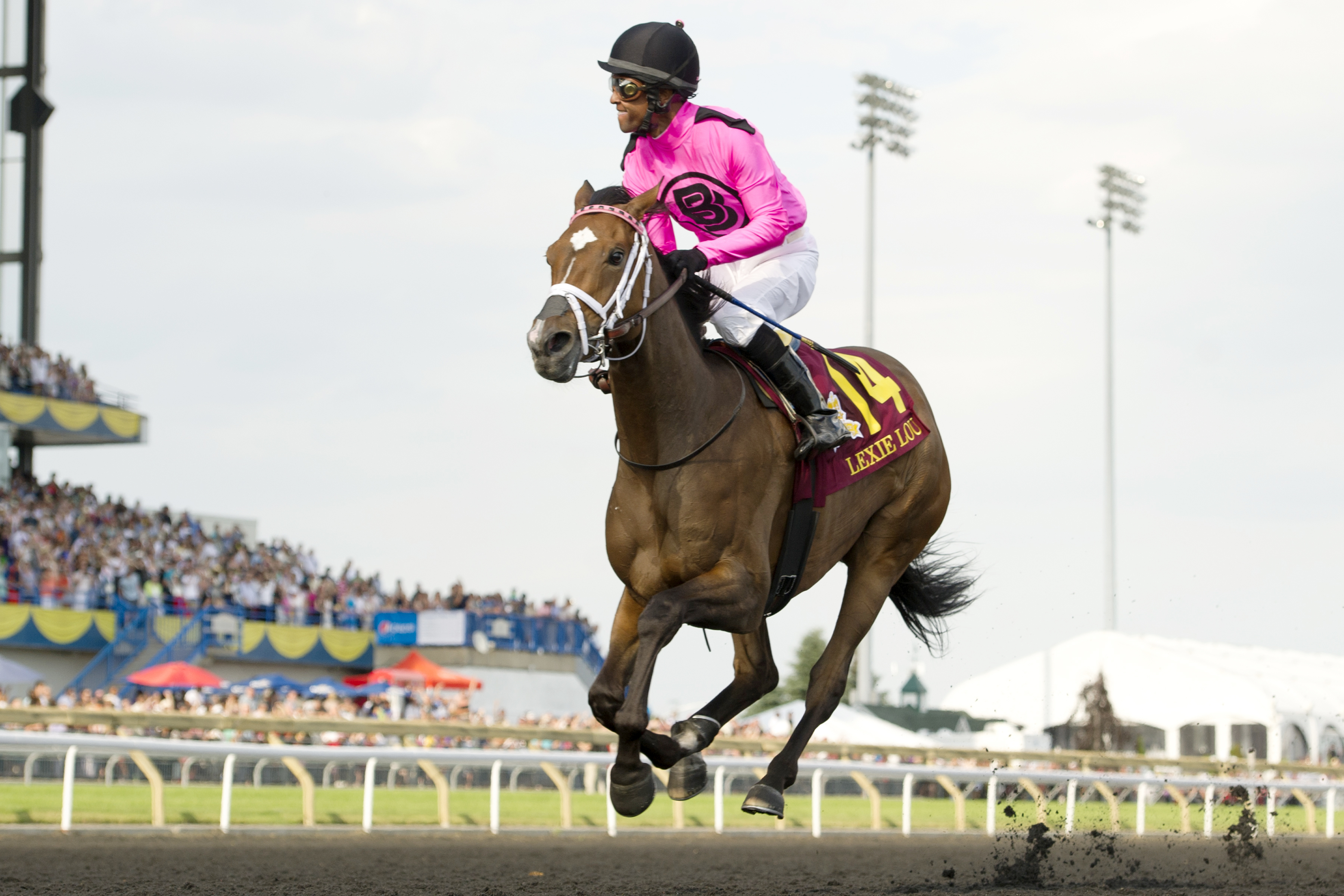 Lexie Lou wins the Queen's Plate Stakes