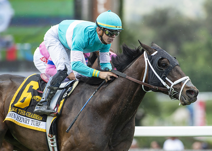Liam the Charmer wins the 2018 John Henry Turf Championship