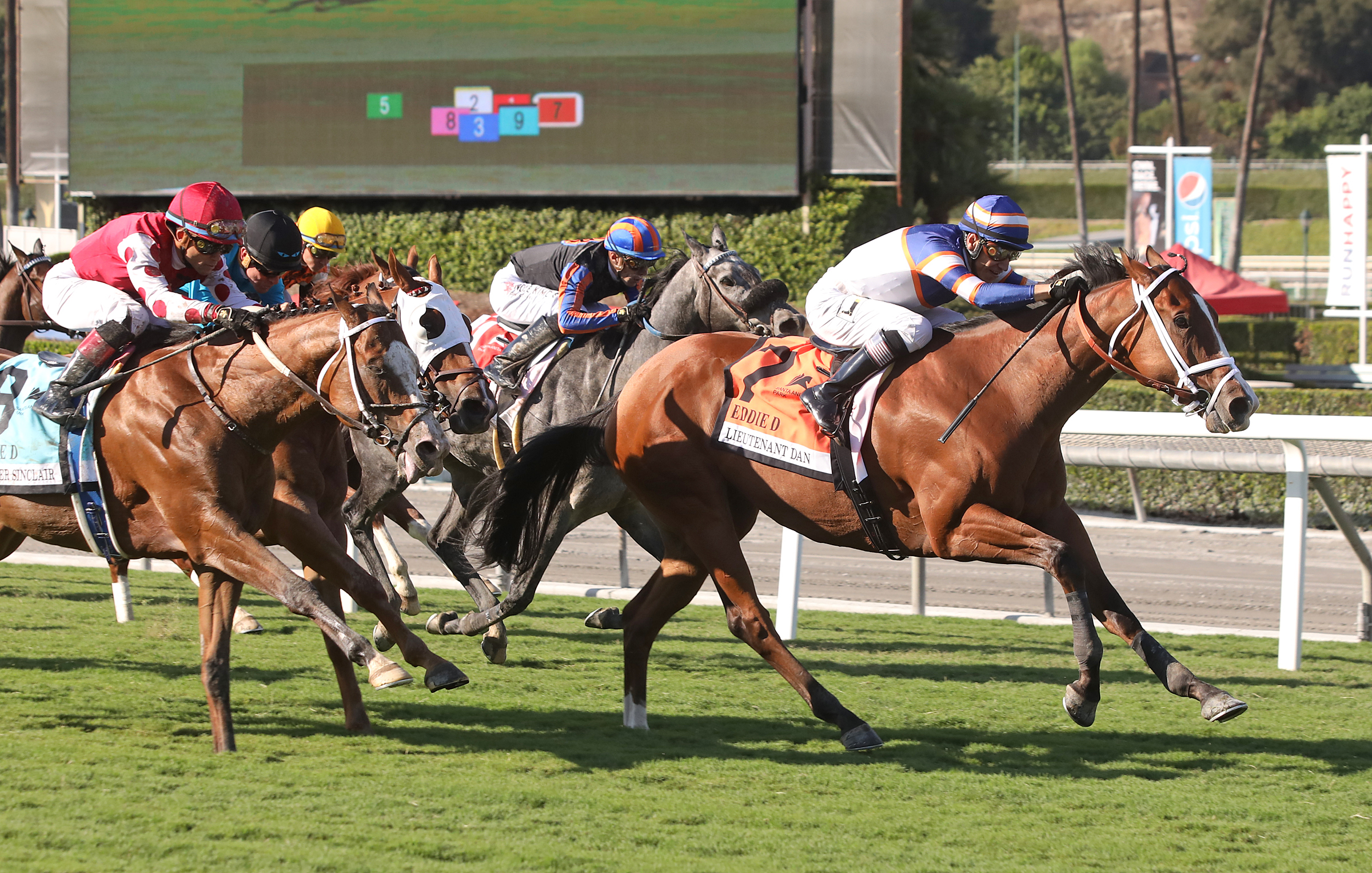 Lieutenant Dan wins the Eddie D.2.10-1-21