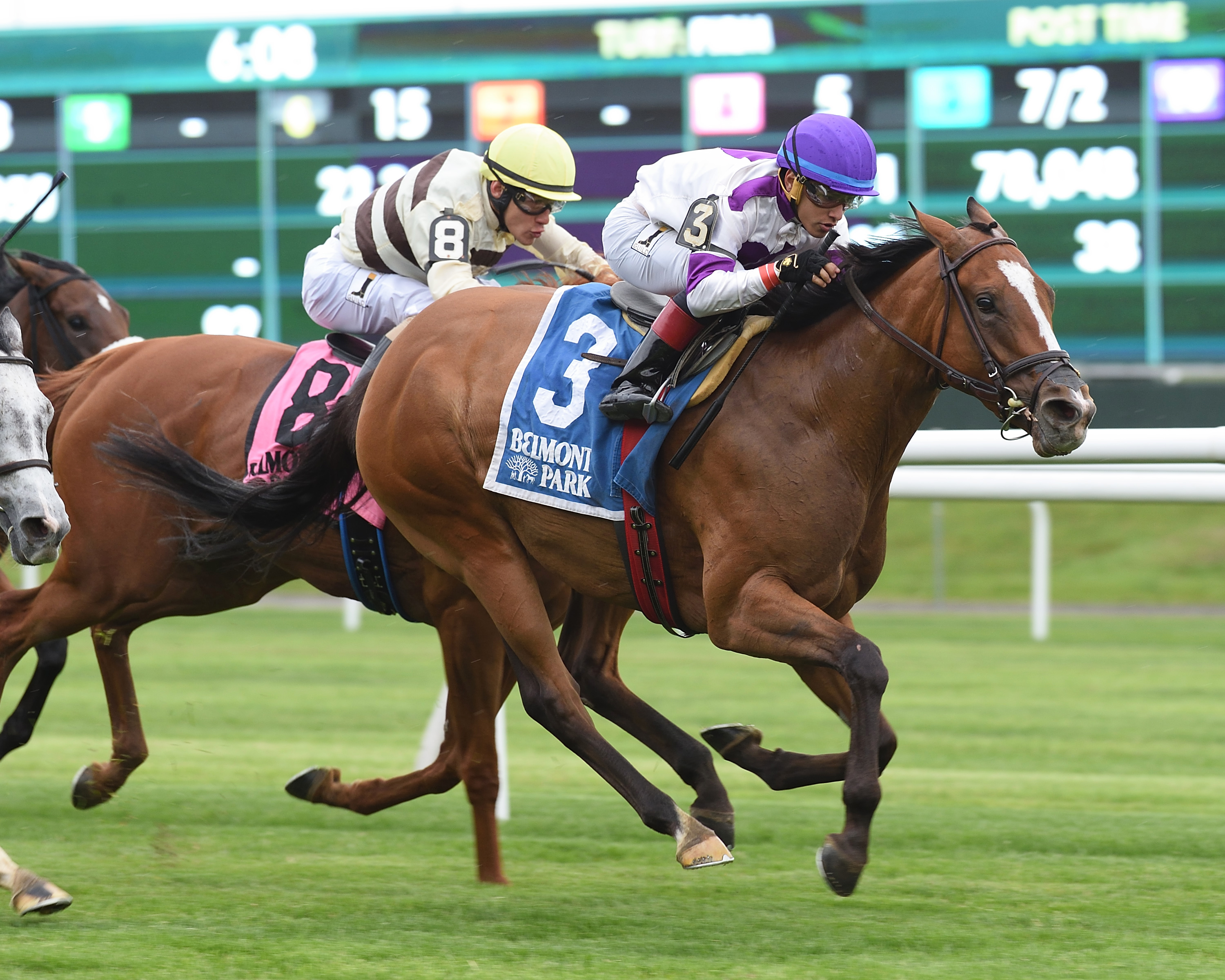 Lightstream wins the Soaring Softly