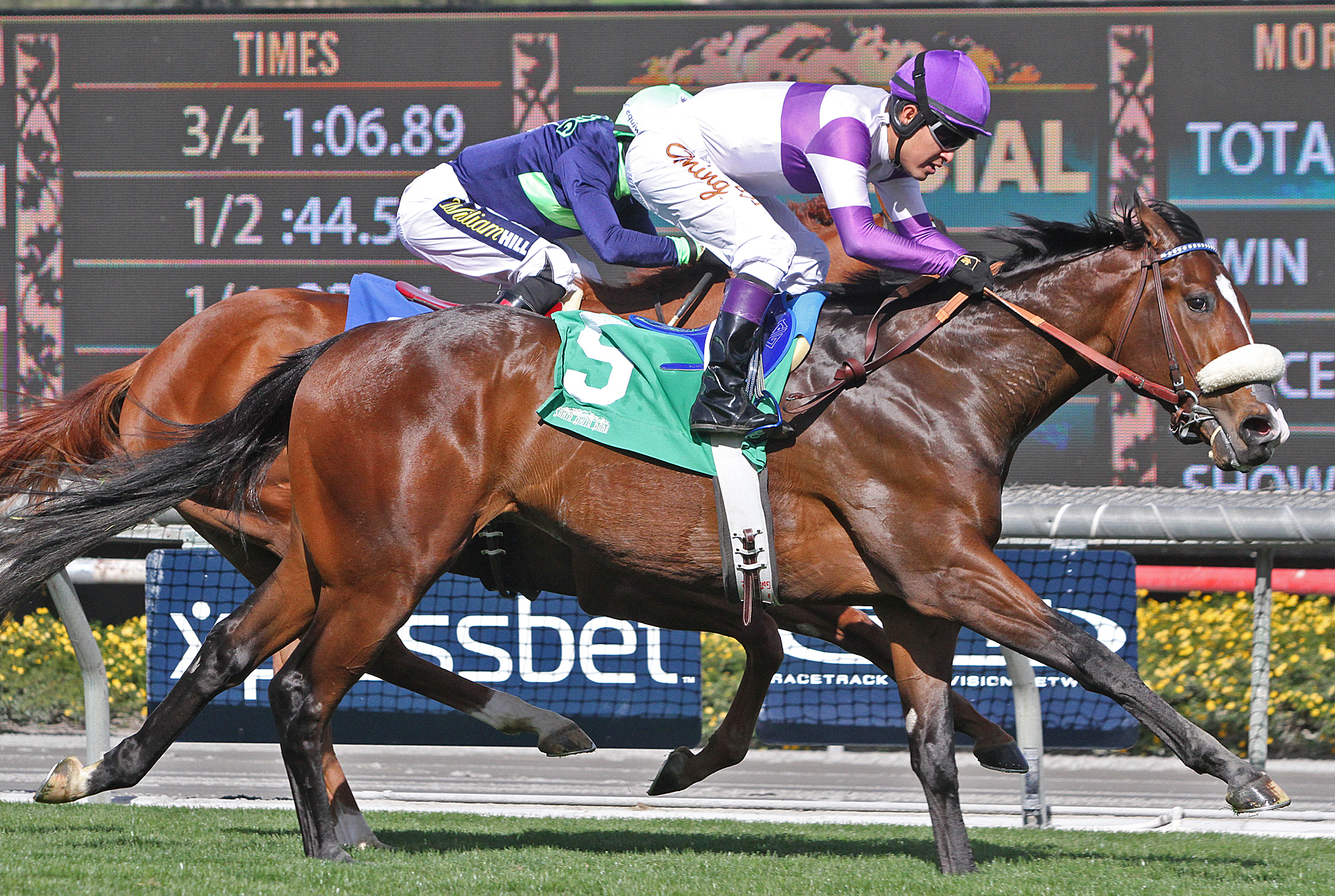 Listing wins the 2019 California Cup Turf Sprint