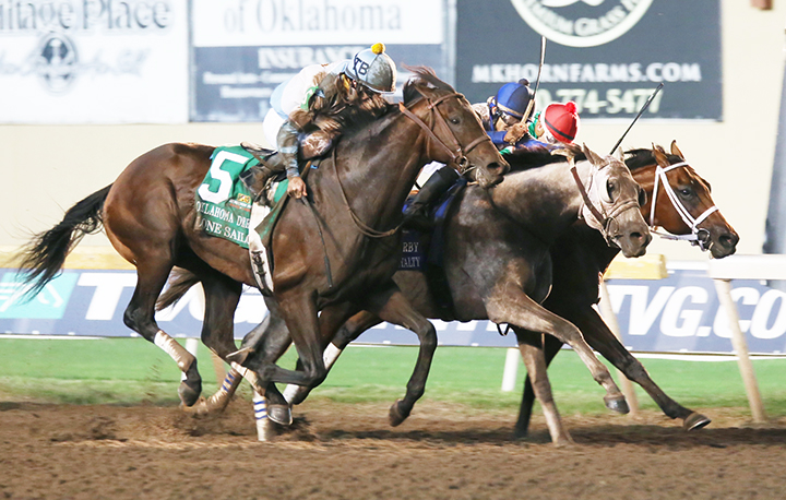 Lone Sailor wins the 2018 Oklahoma Derby